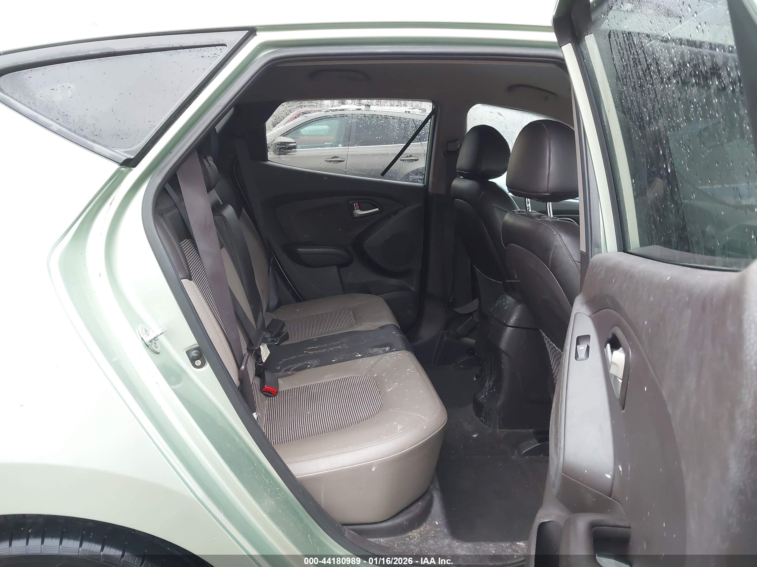 HYUNDAI TUCSON image 8
