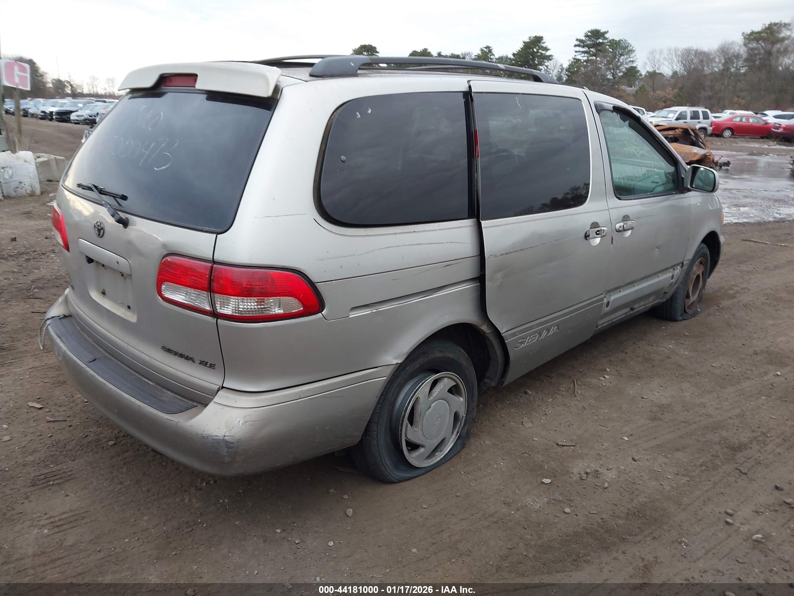 TOYOTA SIENNA image 4