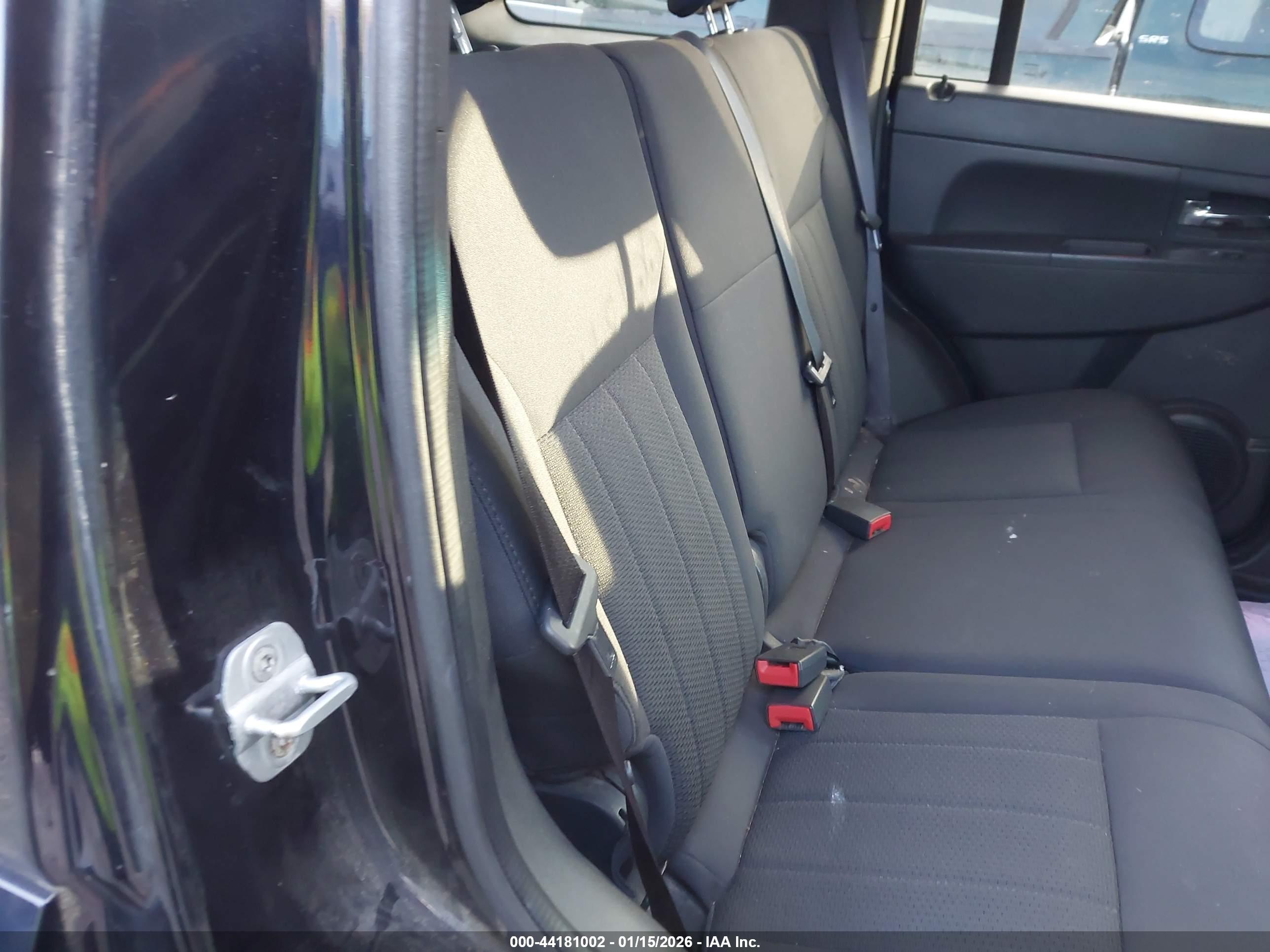 JEEP LIBERTY image 8