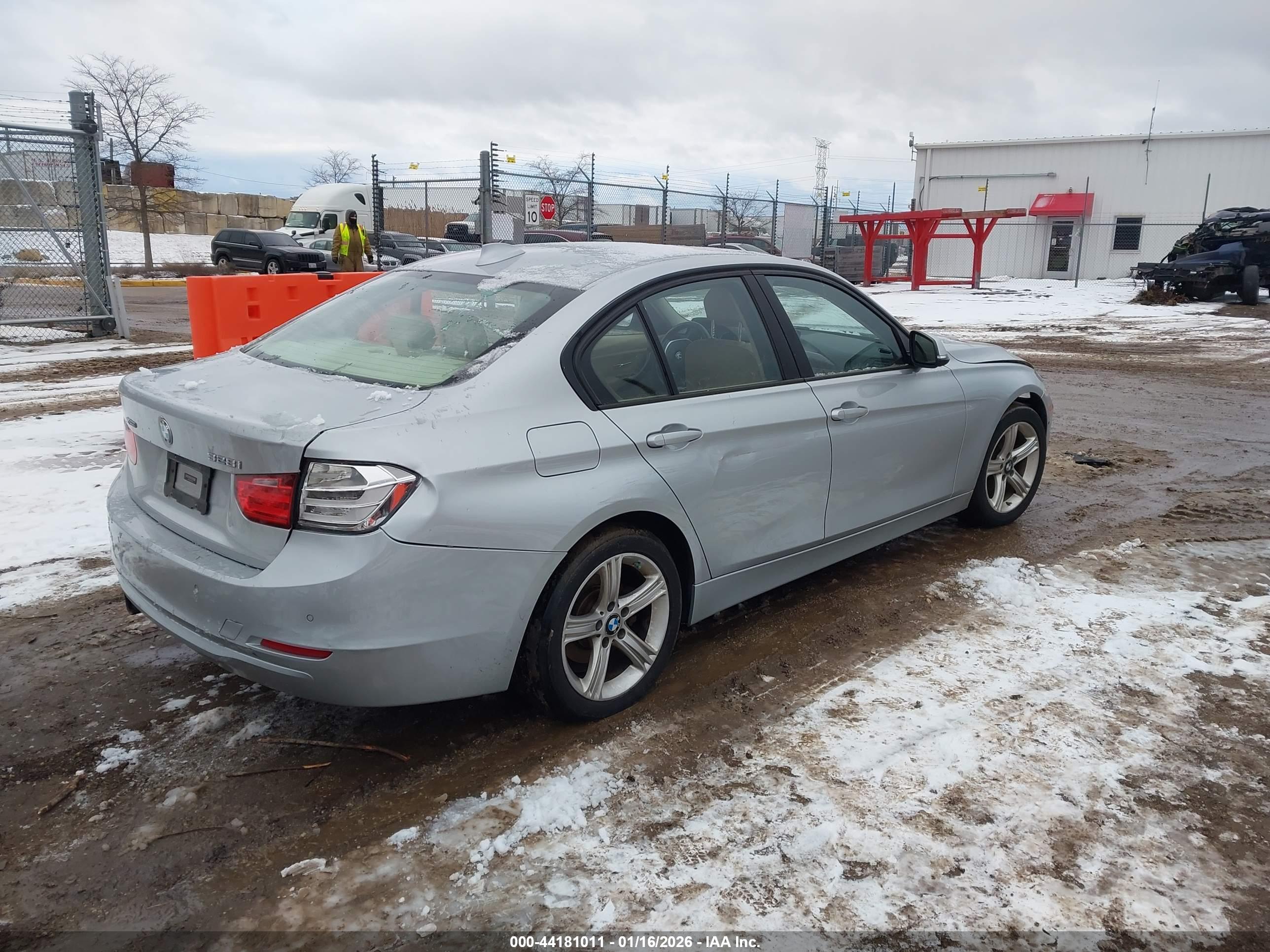 BMW 328I image 4