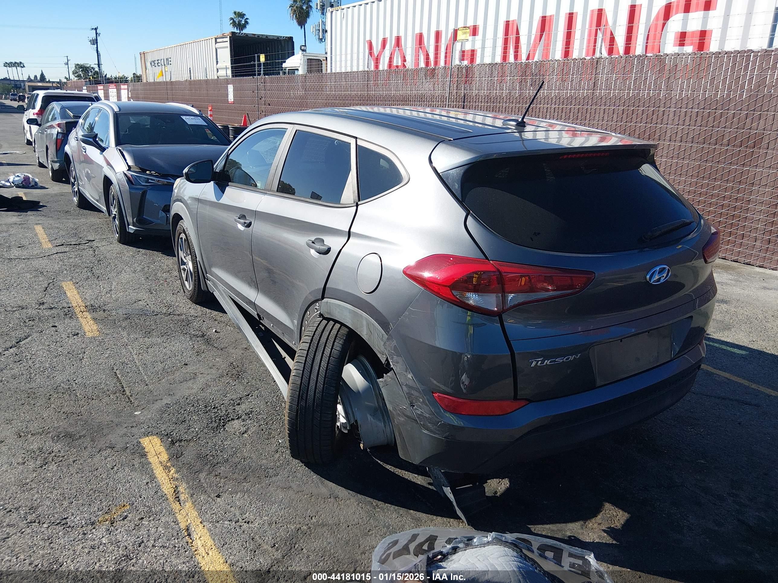 HYUNDAI TUCSON image 3