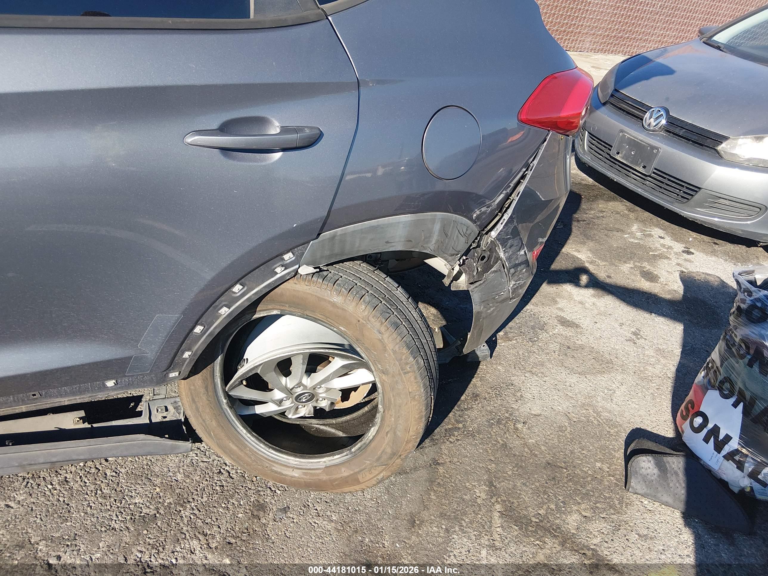 HYUNDAI TUCSON image 6