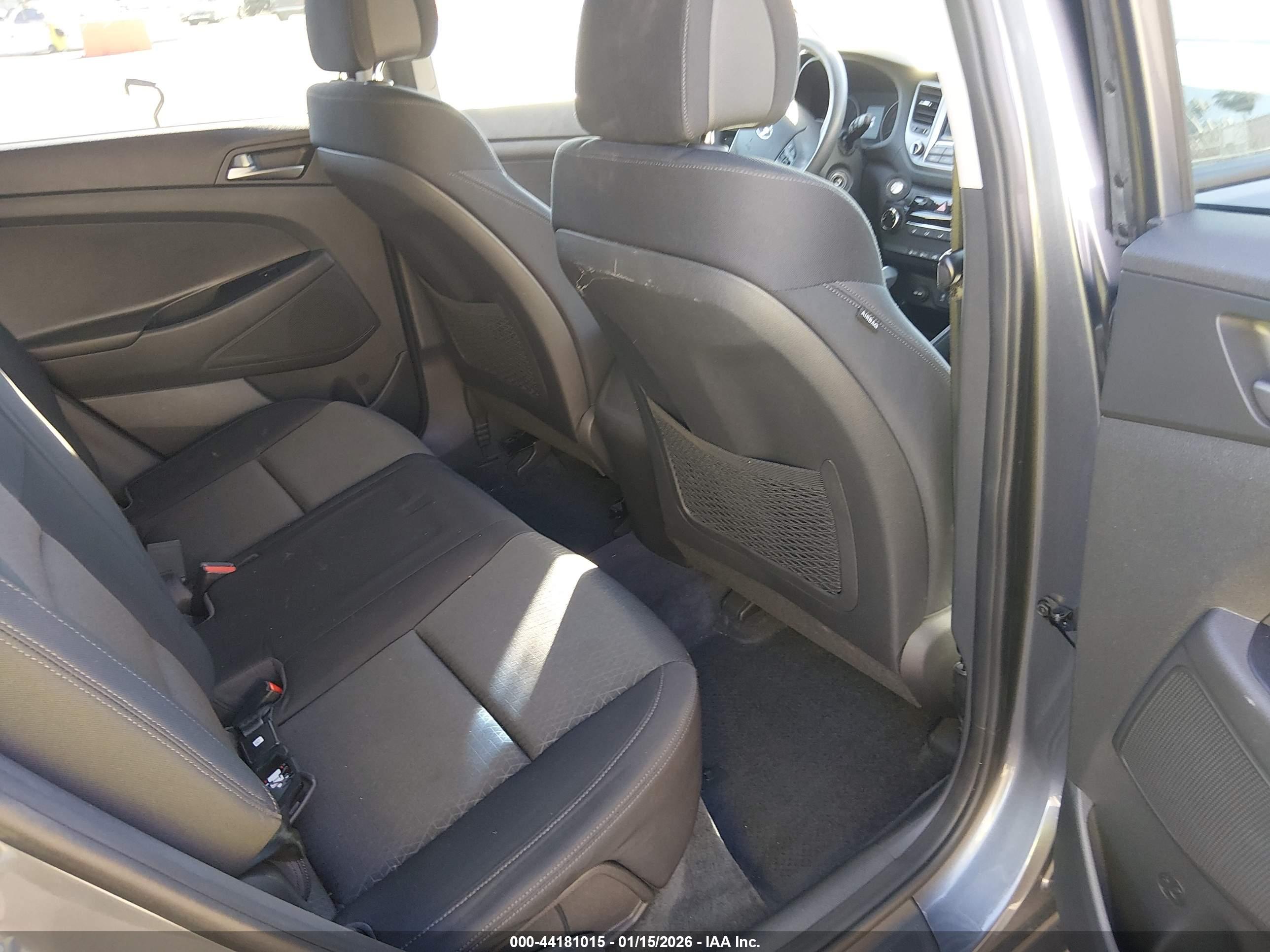 HYUNDAI TUCSON image 8