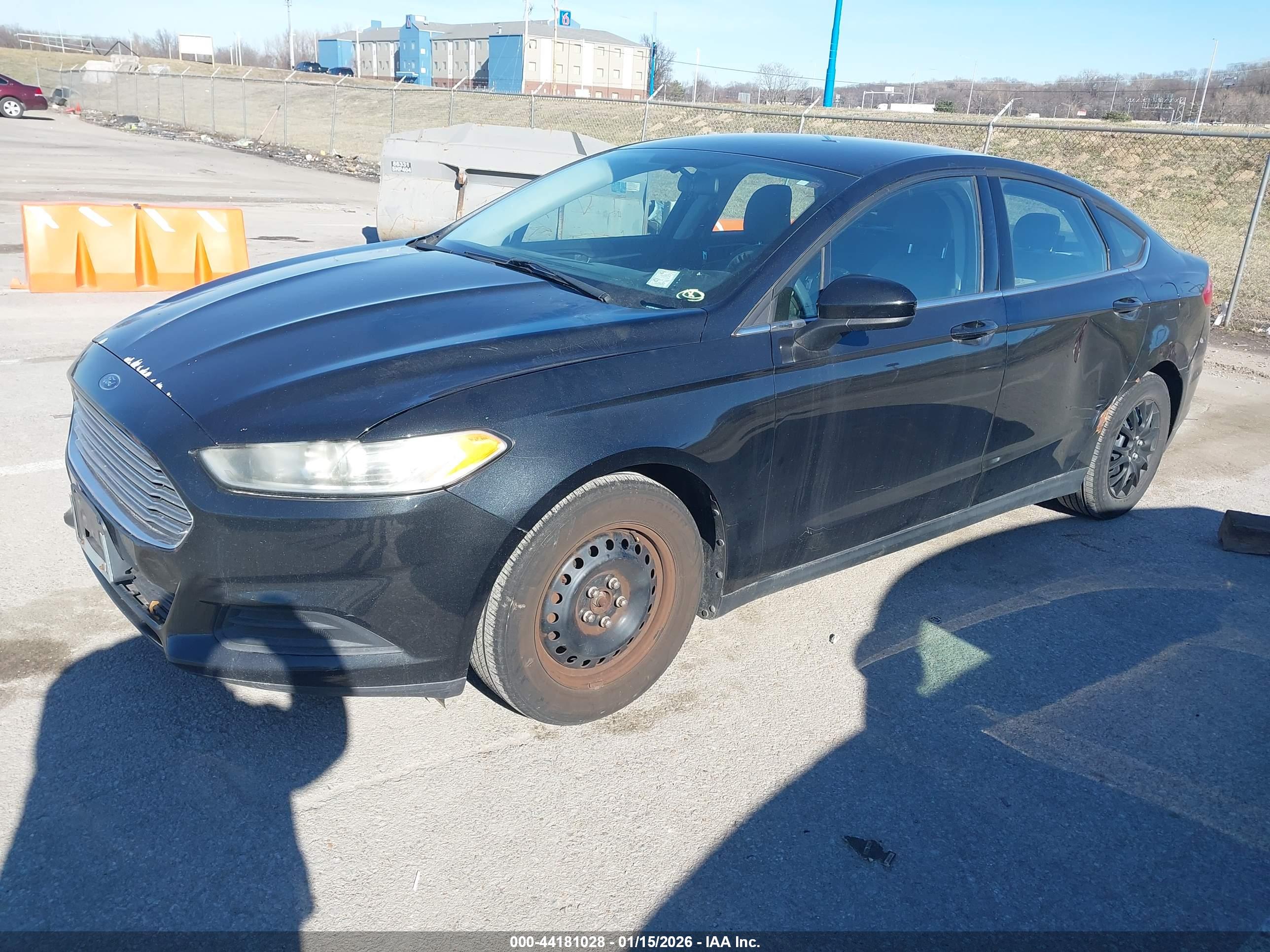 FORD FUSION image 2