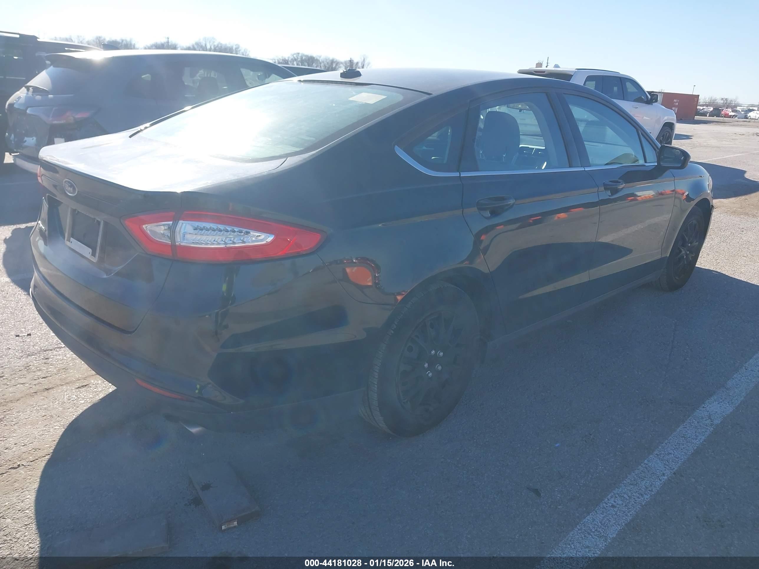 FORD FUSION image 4