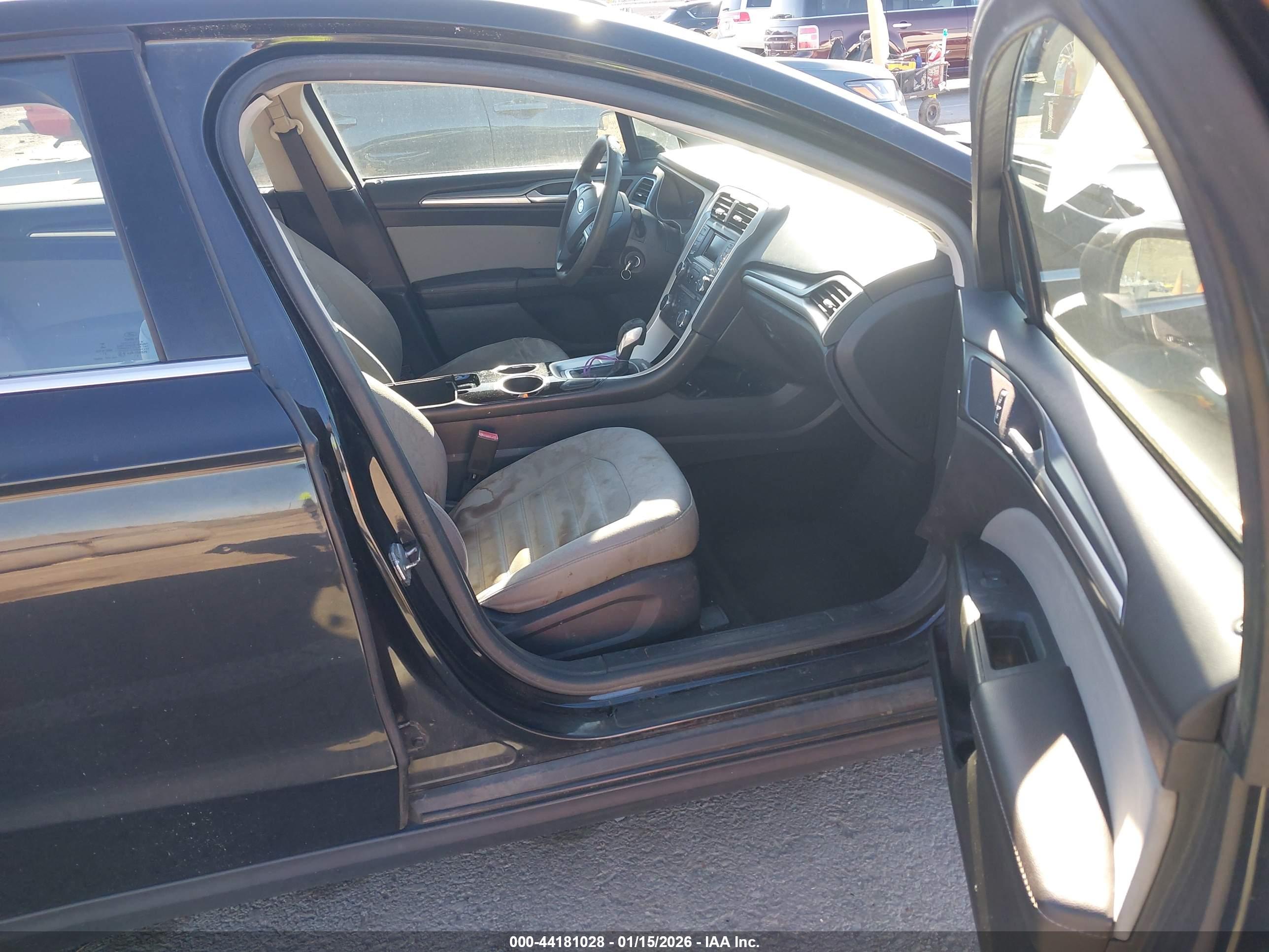 FORD FUSION image 5