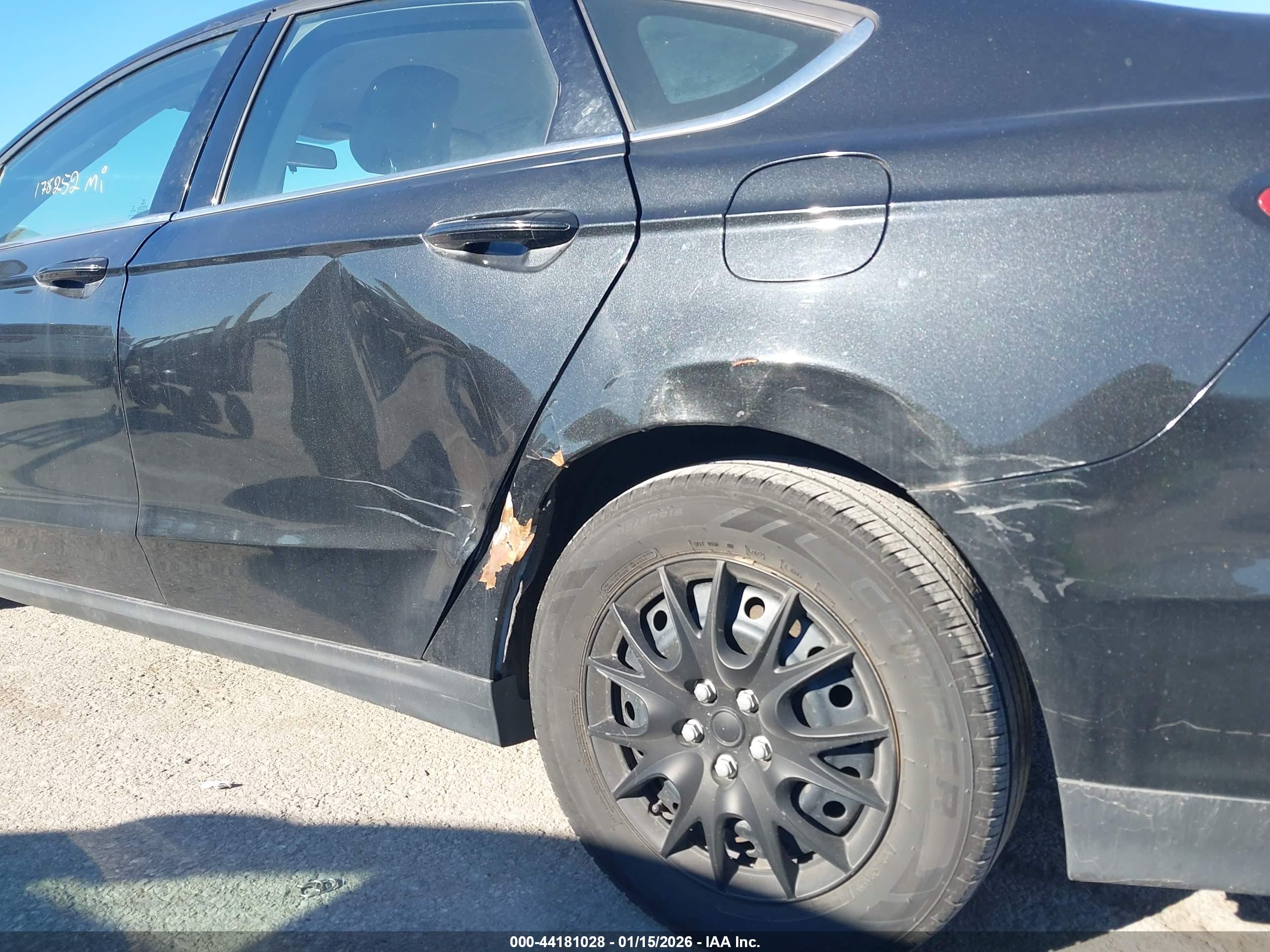 FORD FUSION image 6