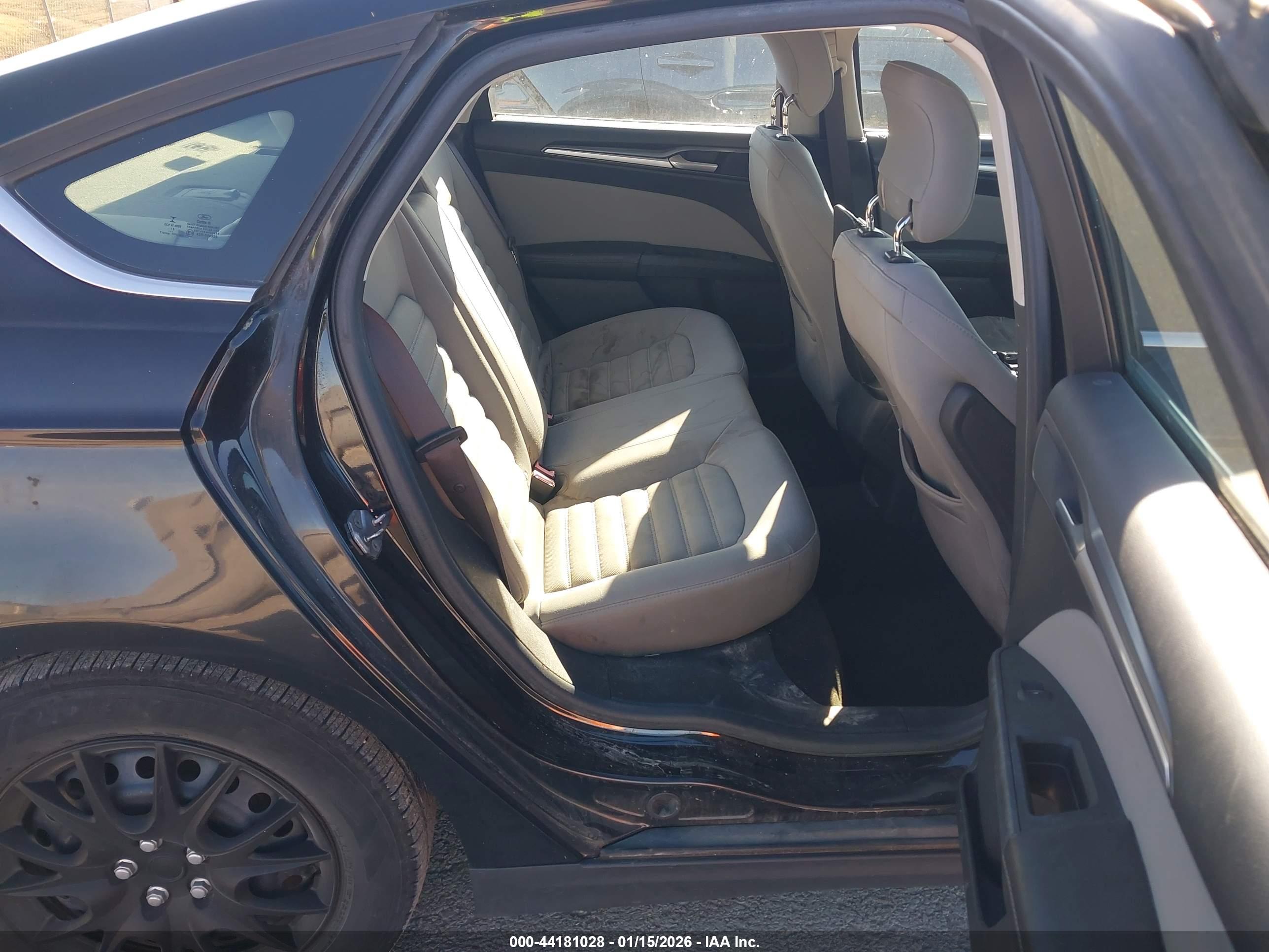 FORD FUSION image 8