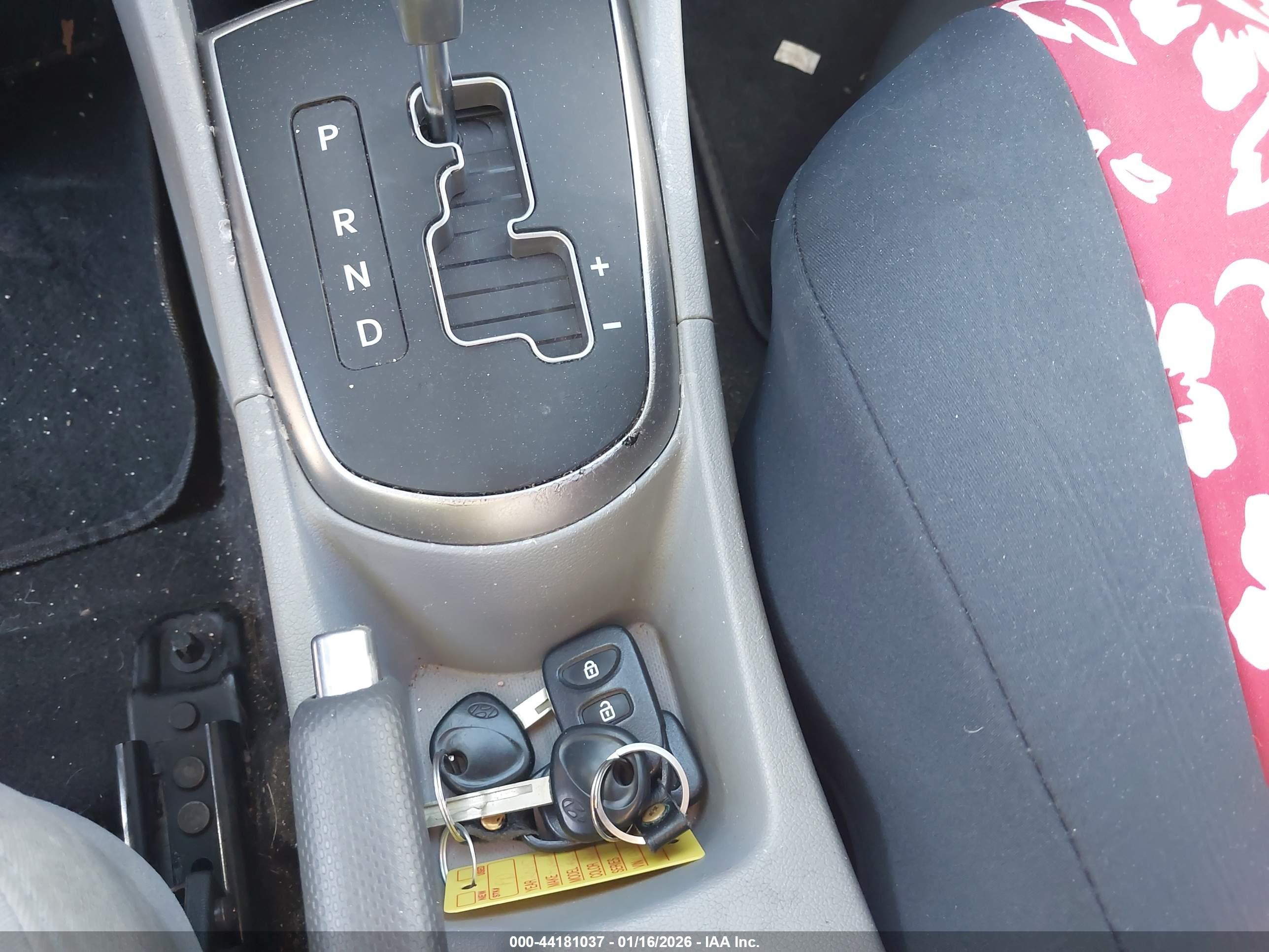 HYUNDAI ACCENT image 11