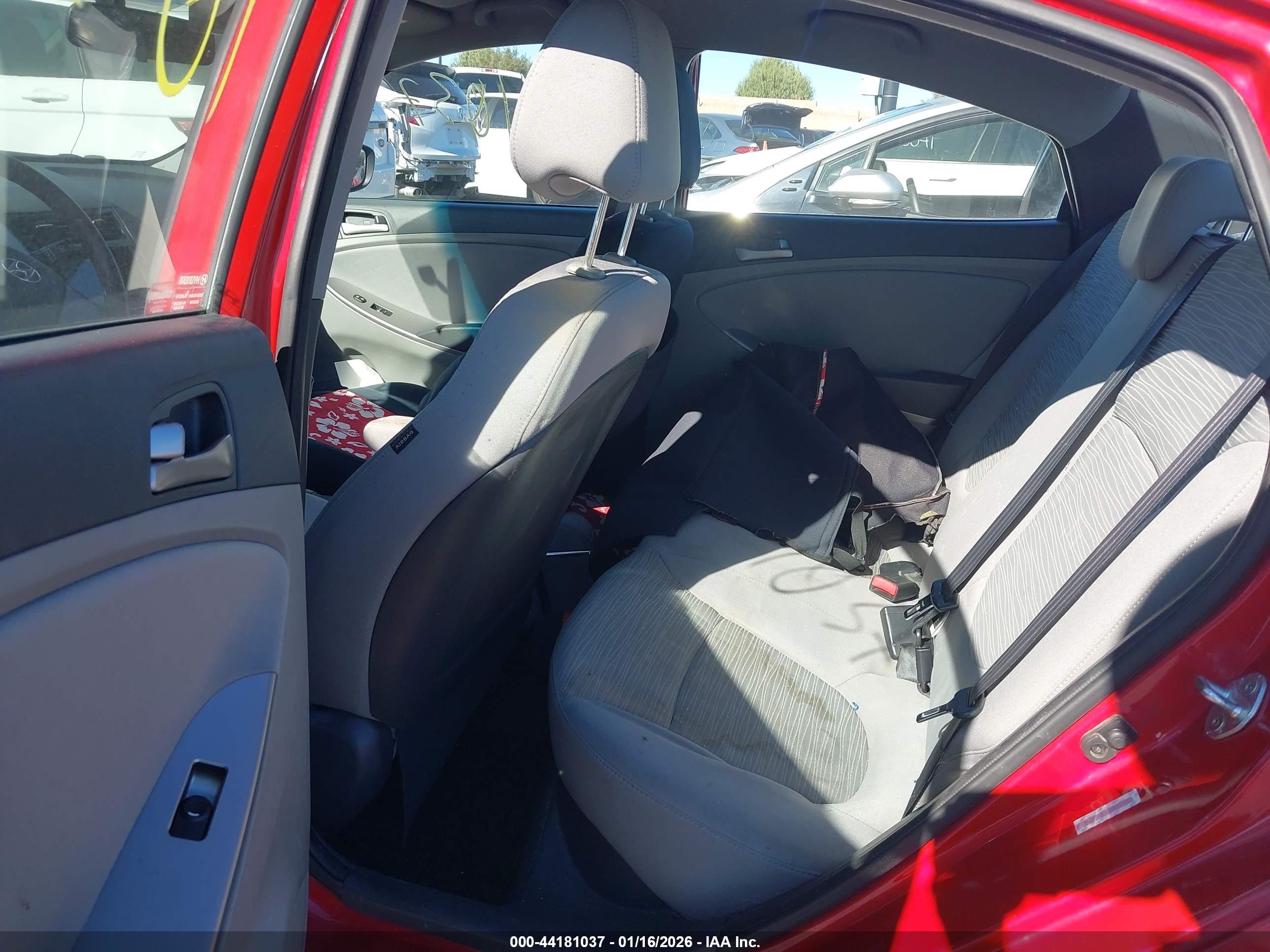 HYUNDAI ACCENT image 8