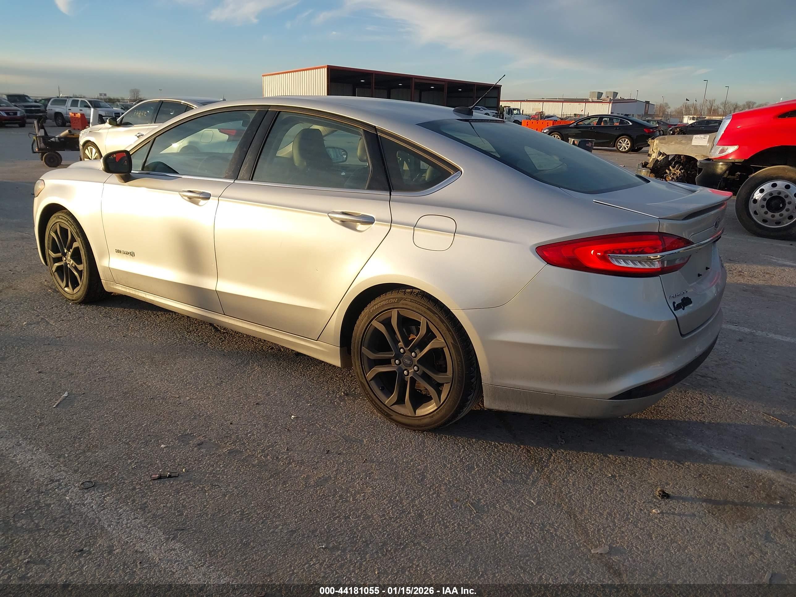 FORD FUSION image 3