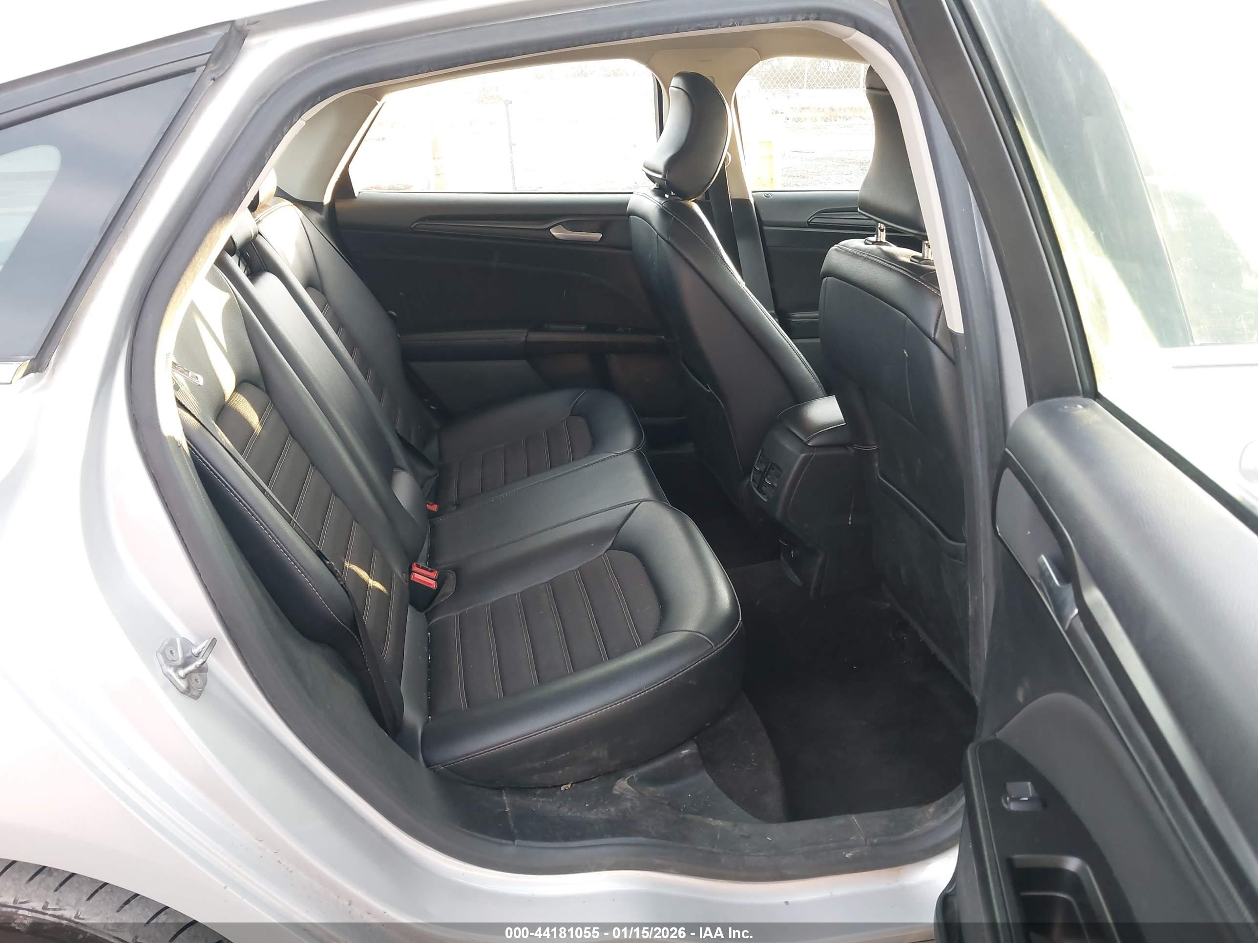 FORD FUSION image 8