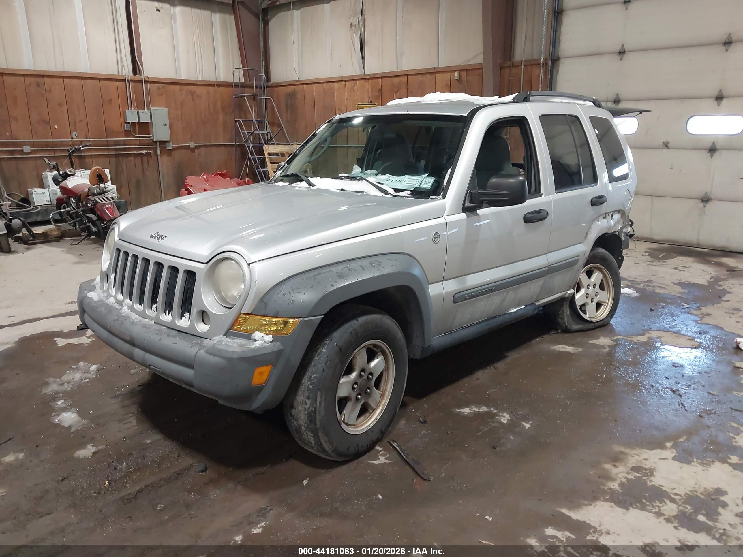 JEEP LIBERTY image 2