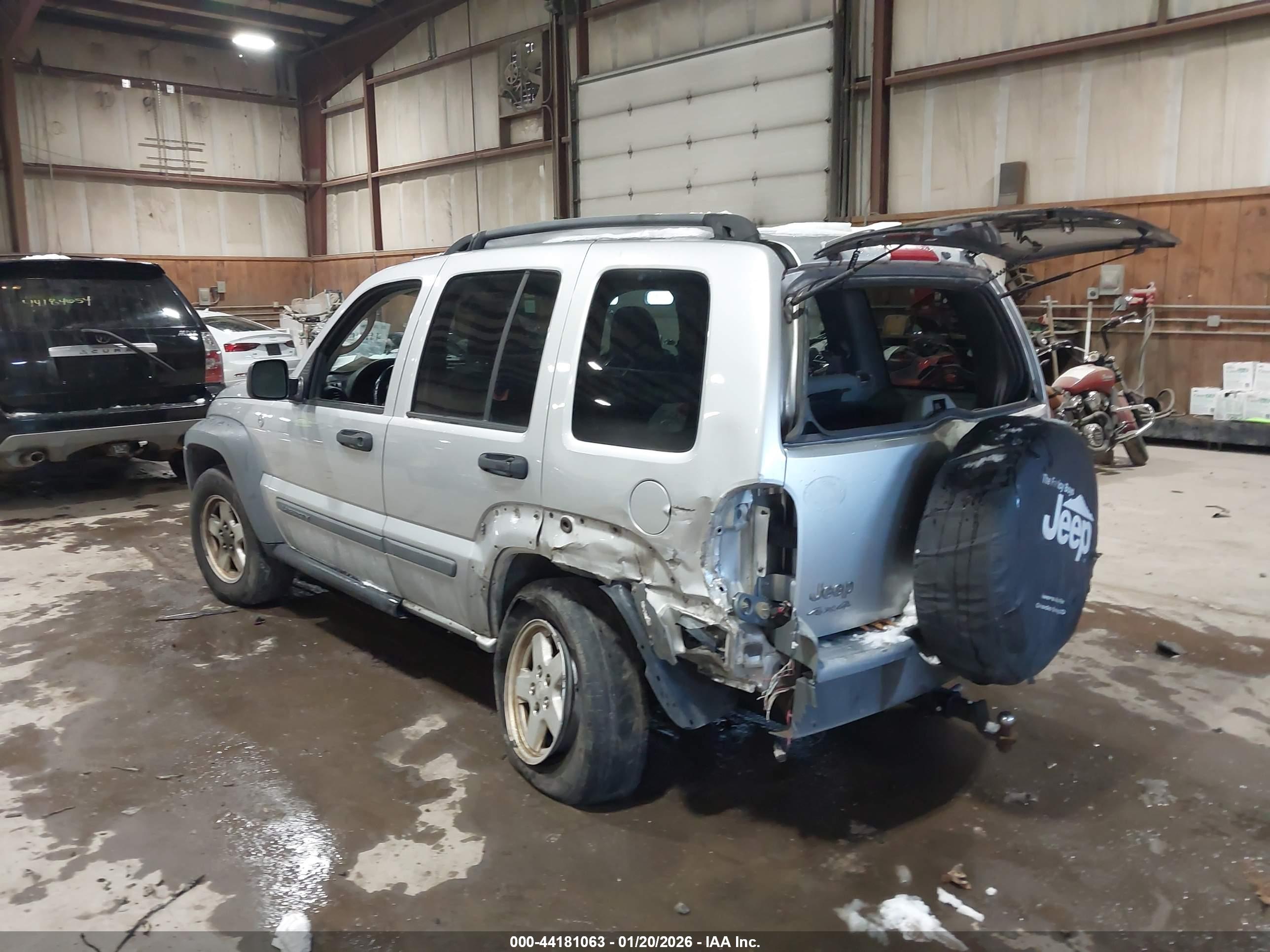 JEEP LIBERTY image 3