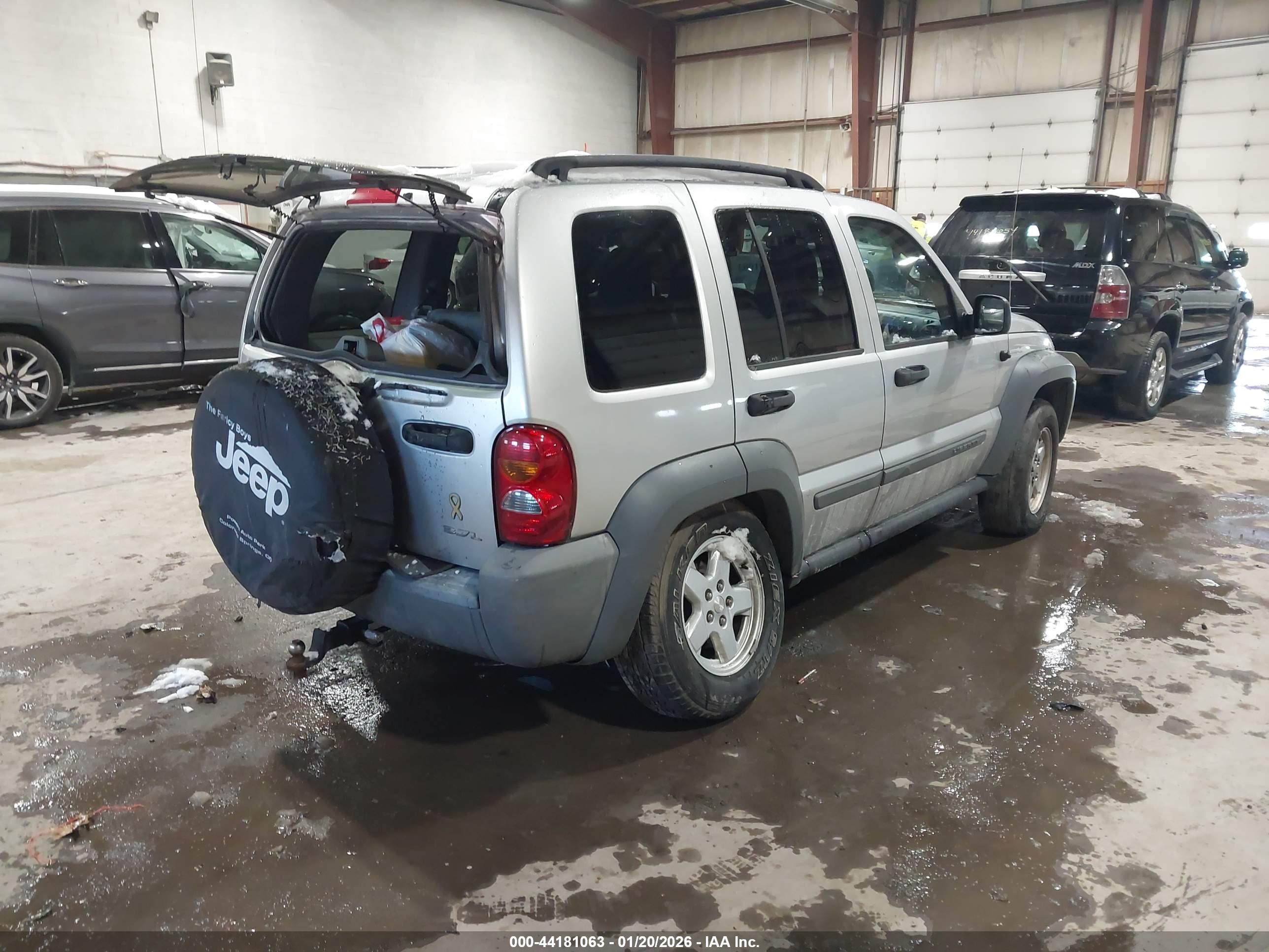 JEEP LIBERTY image 4