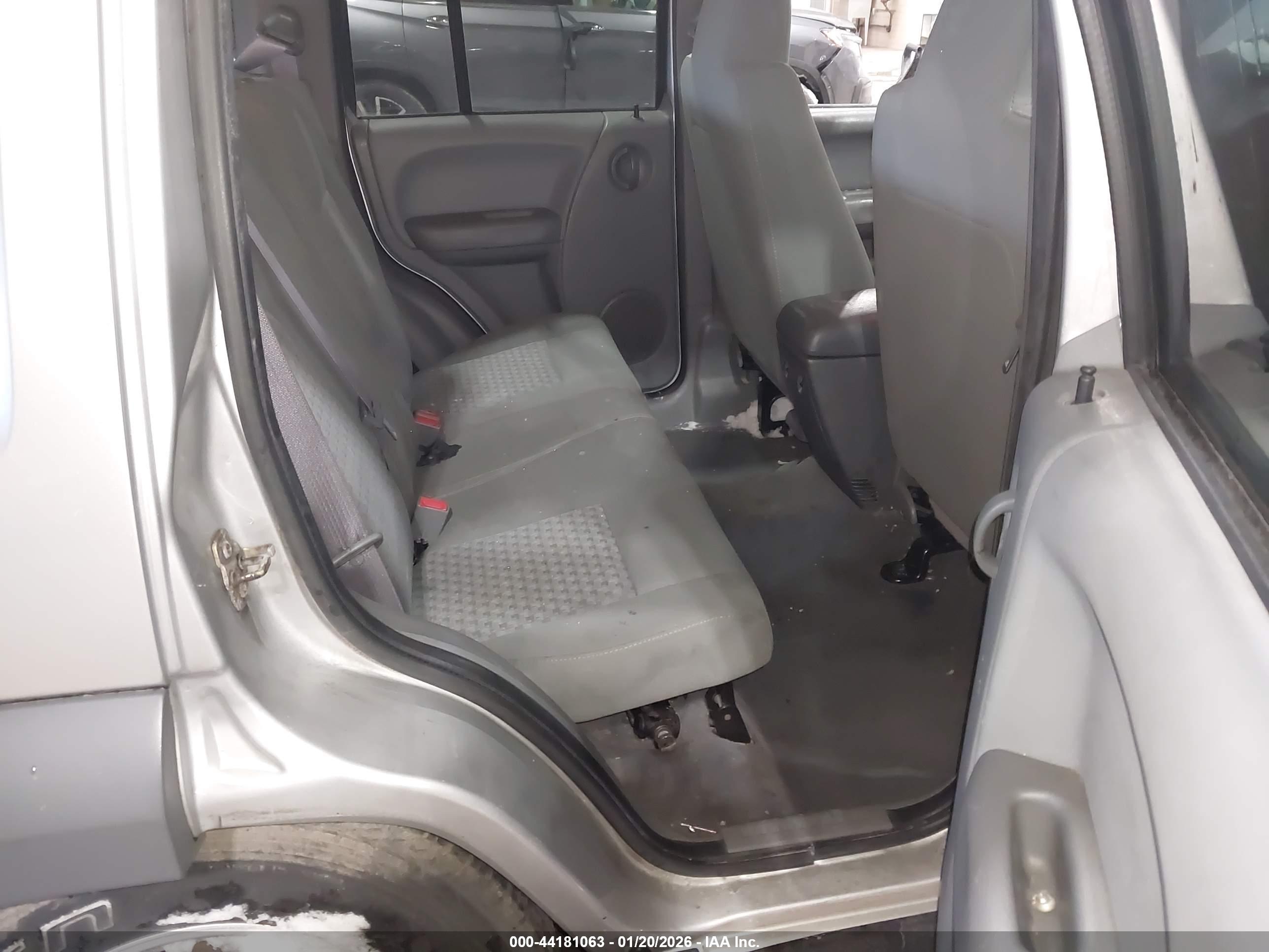 JEEP LIBERTY image 8