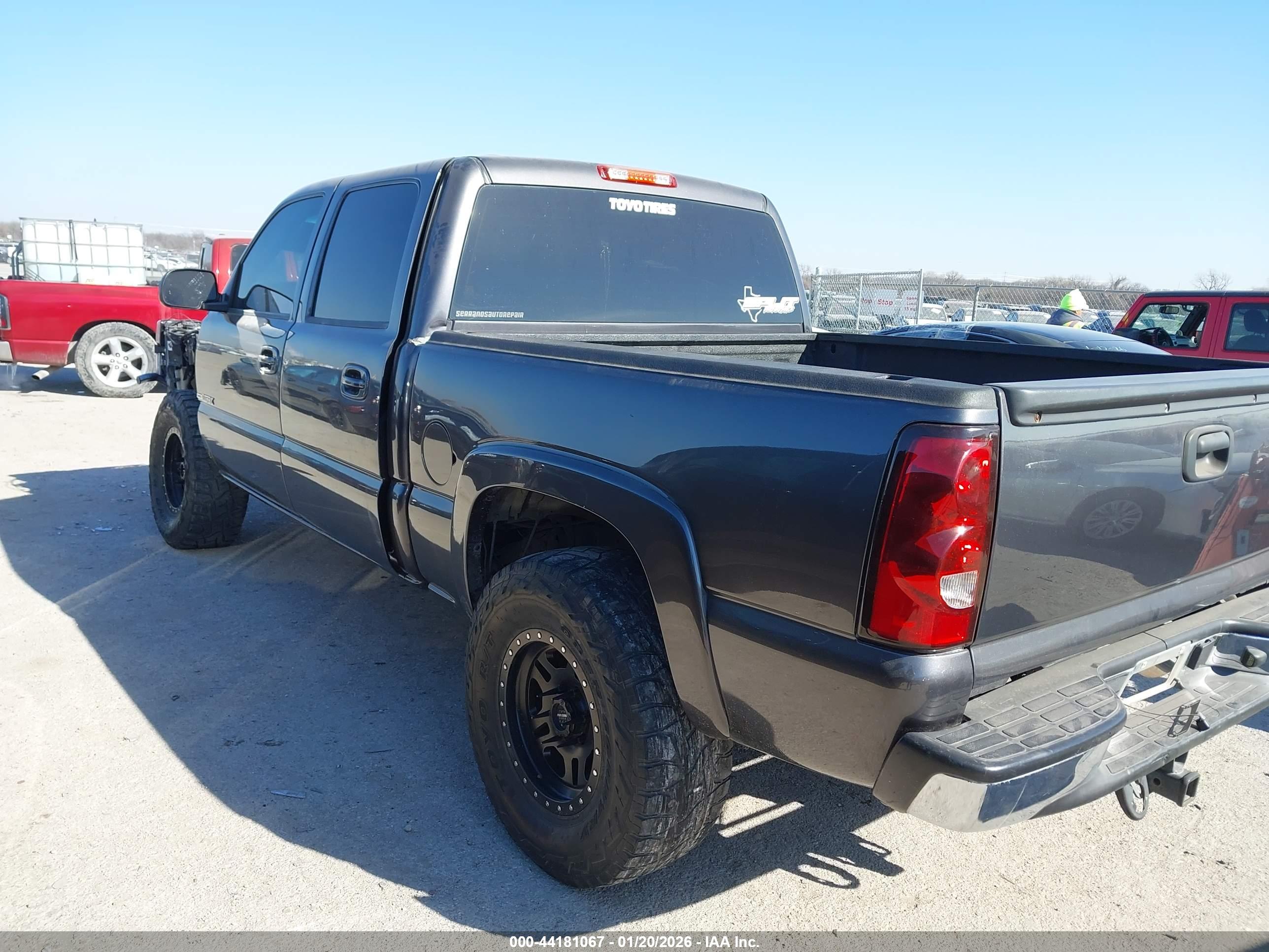 CHEVROLET SILVERADO image 3