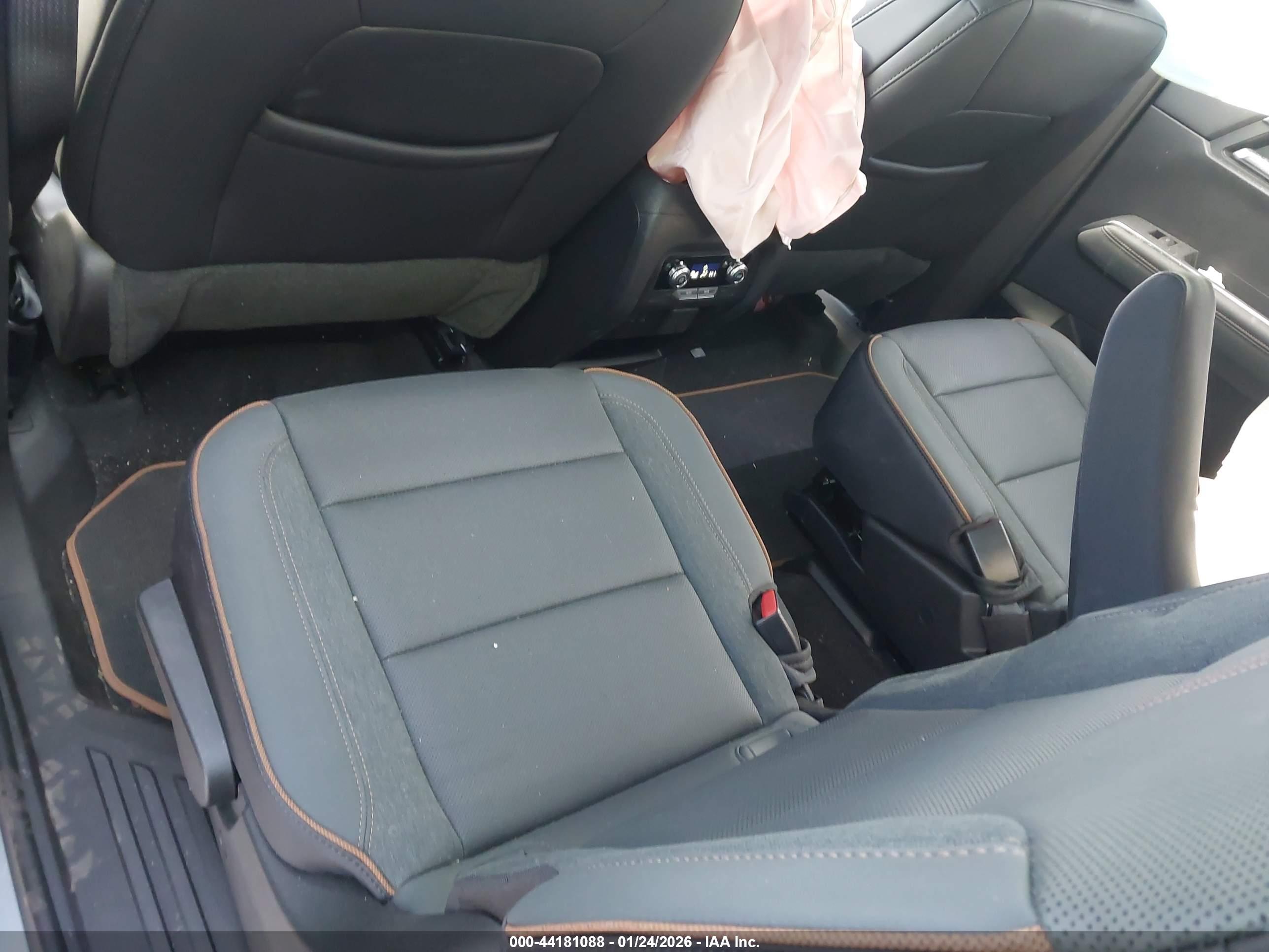 GMC ACADIA image 8