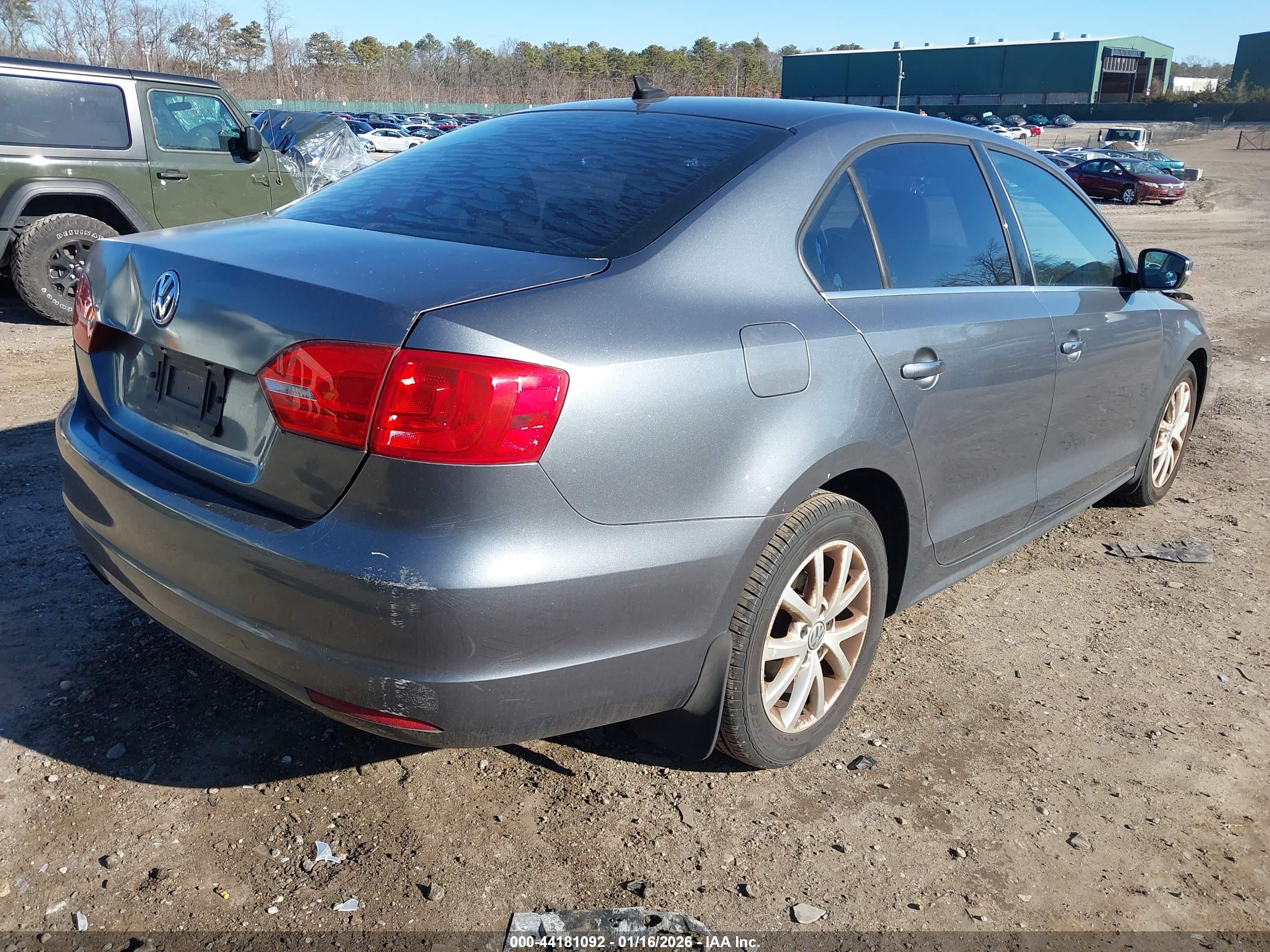 VOLKSWAGEN JETTA image 4