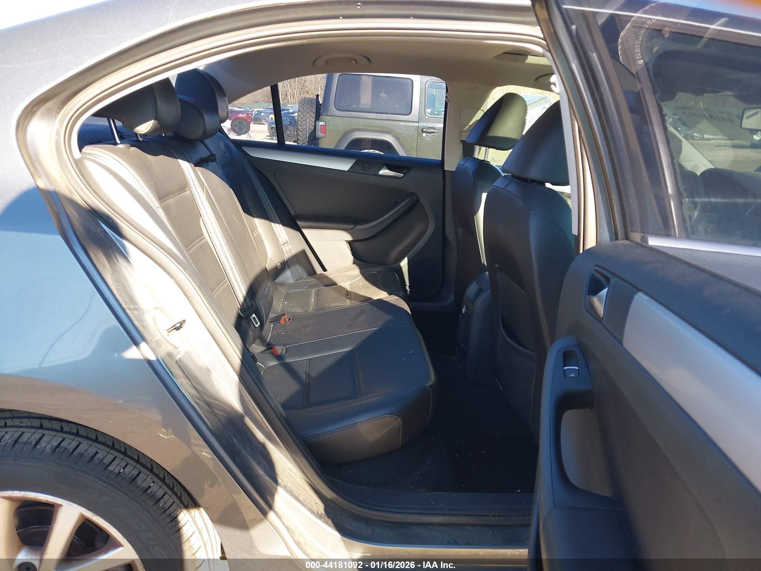VOLKSWAGEN JETTA image 8