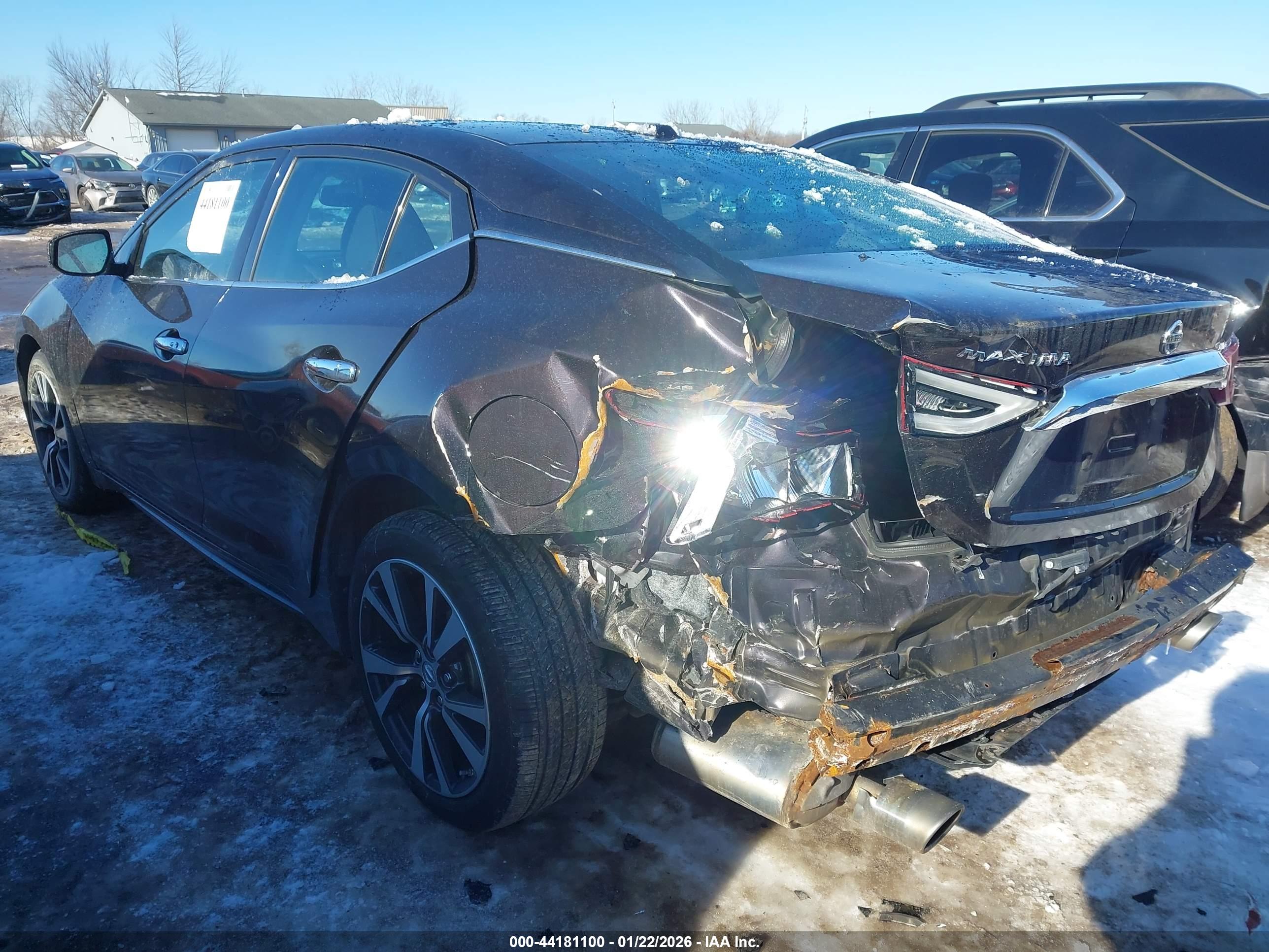 NISSAN MAXIMA image 3