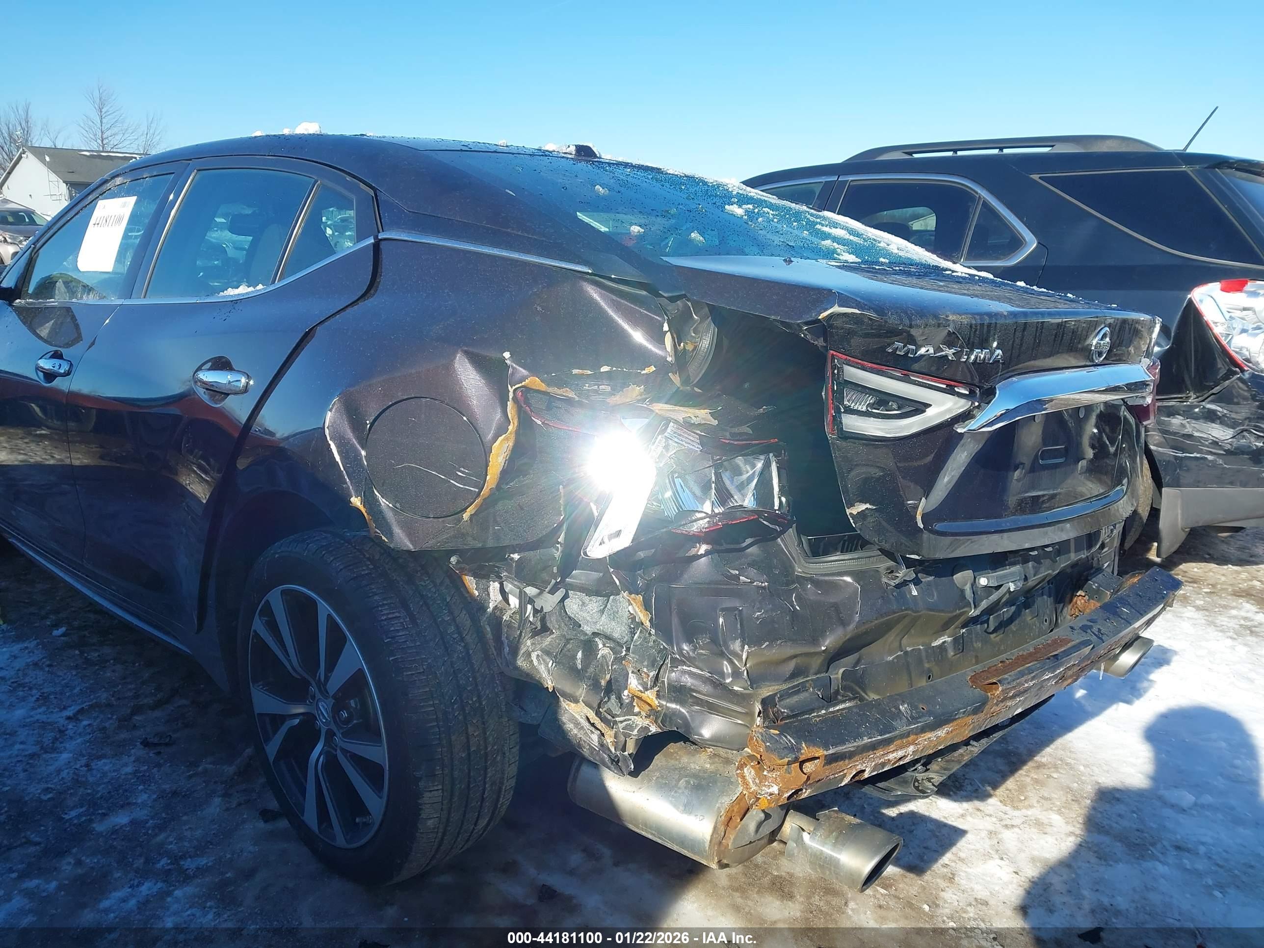 NISSAN MAXIMA image 6