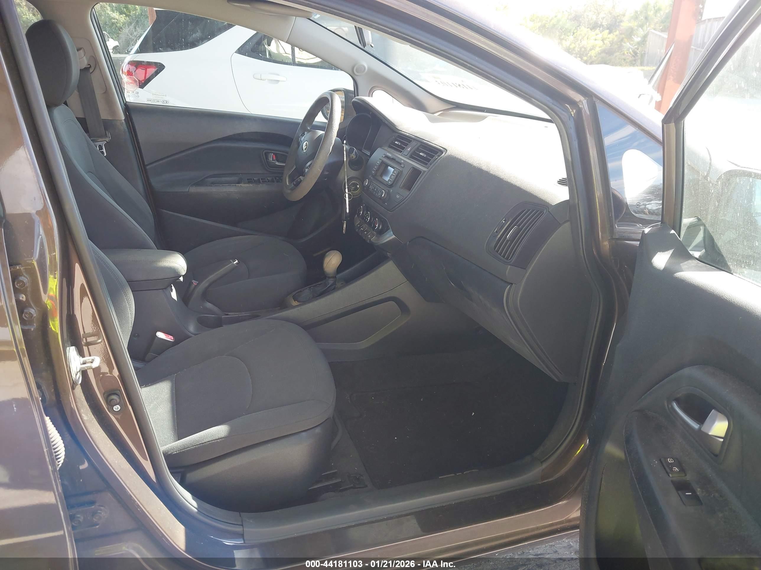 KIA RIO image 5