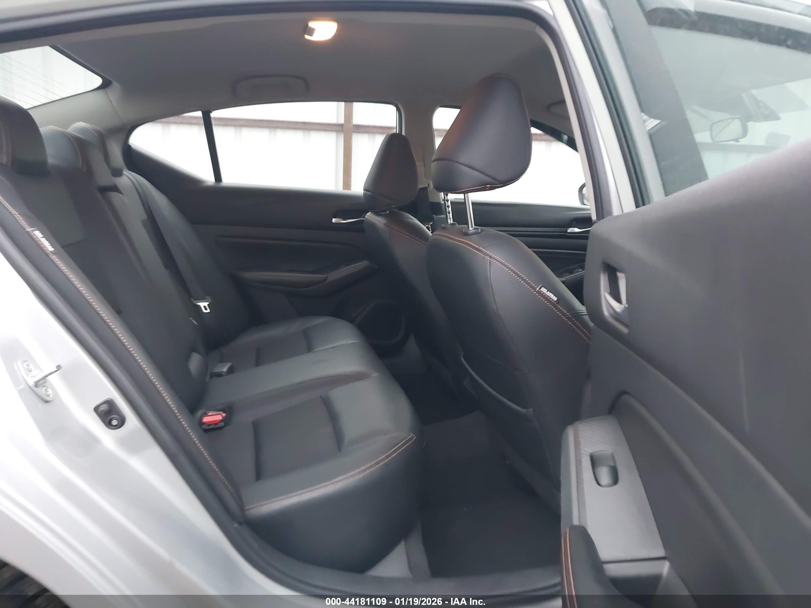 NISSAN ALTIMA image 8