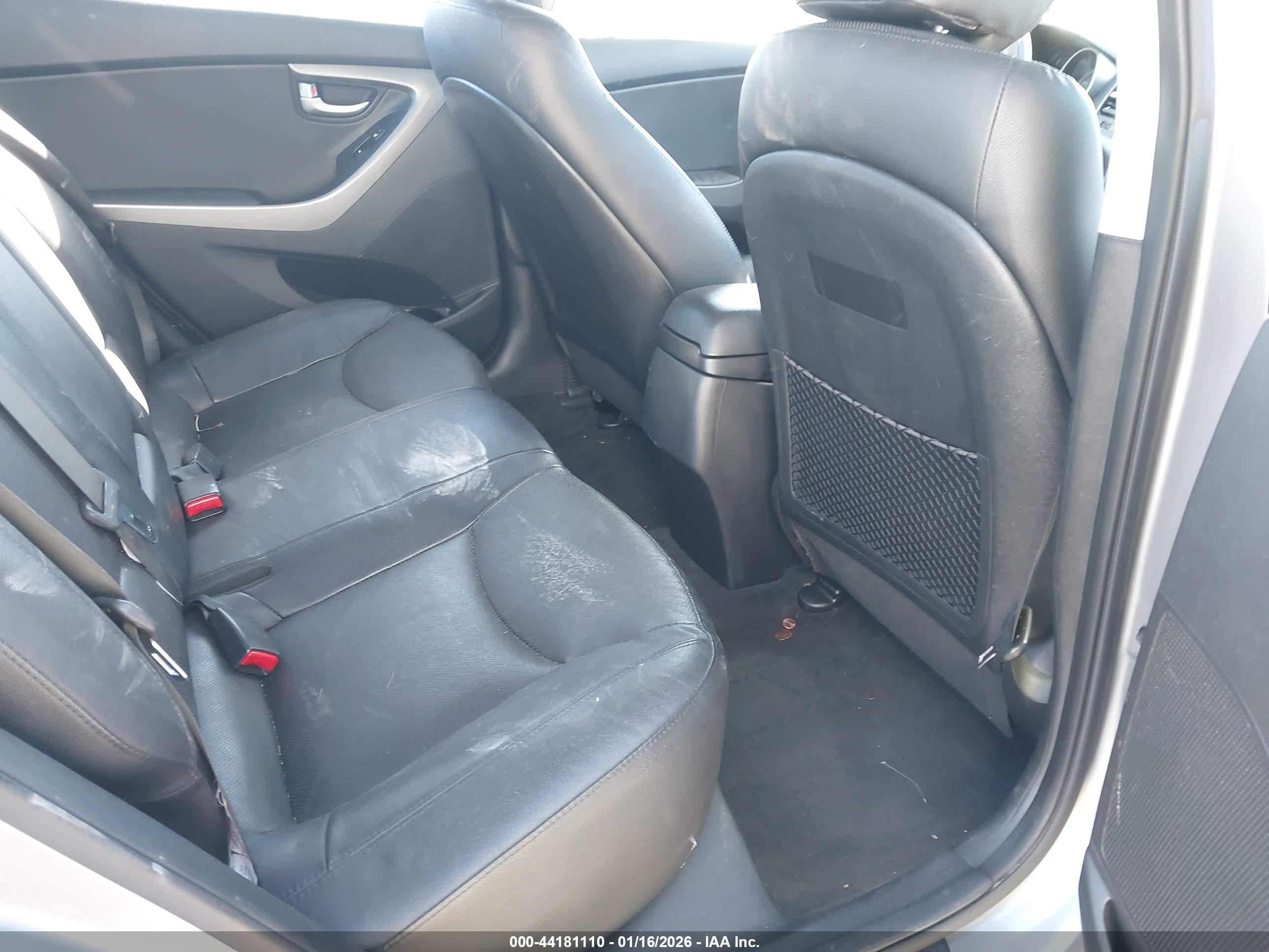 HYUNDAI ELANTRA image 8