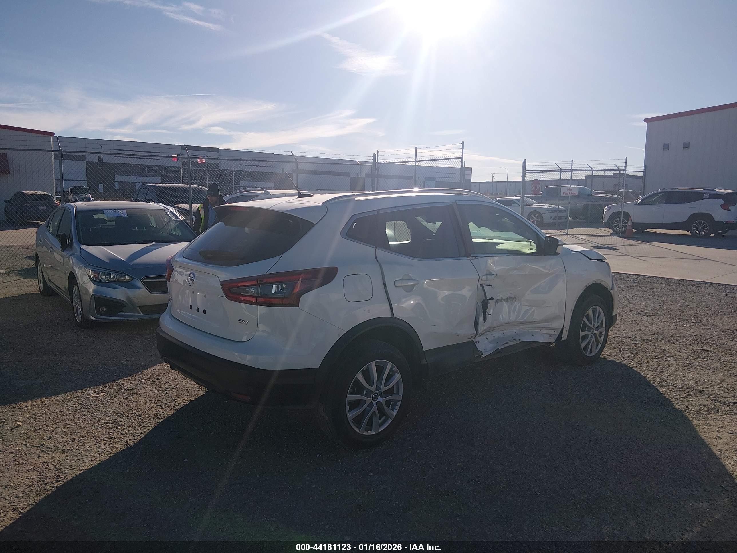 NISSAN ROGUE image 4