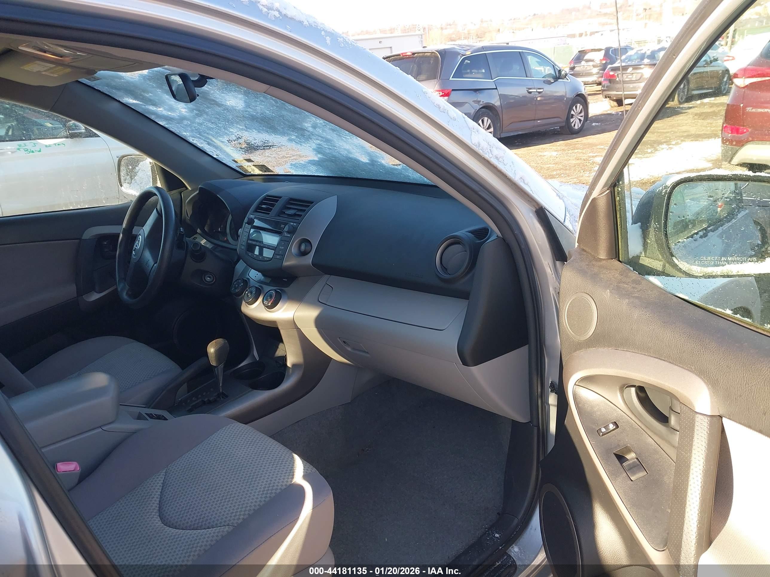 TOYOTA RAV4 image 5