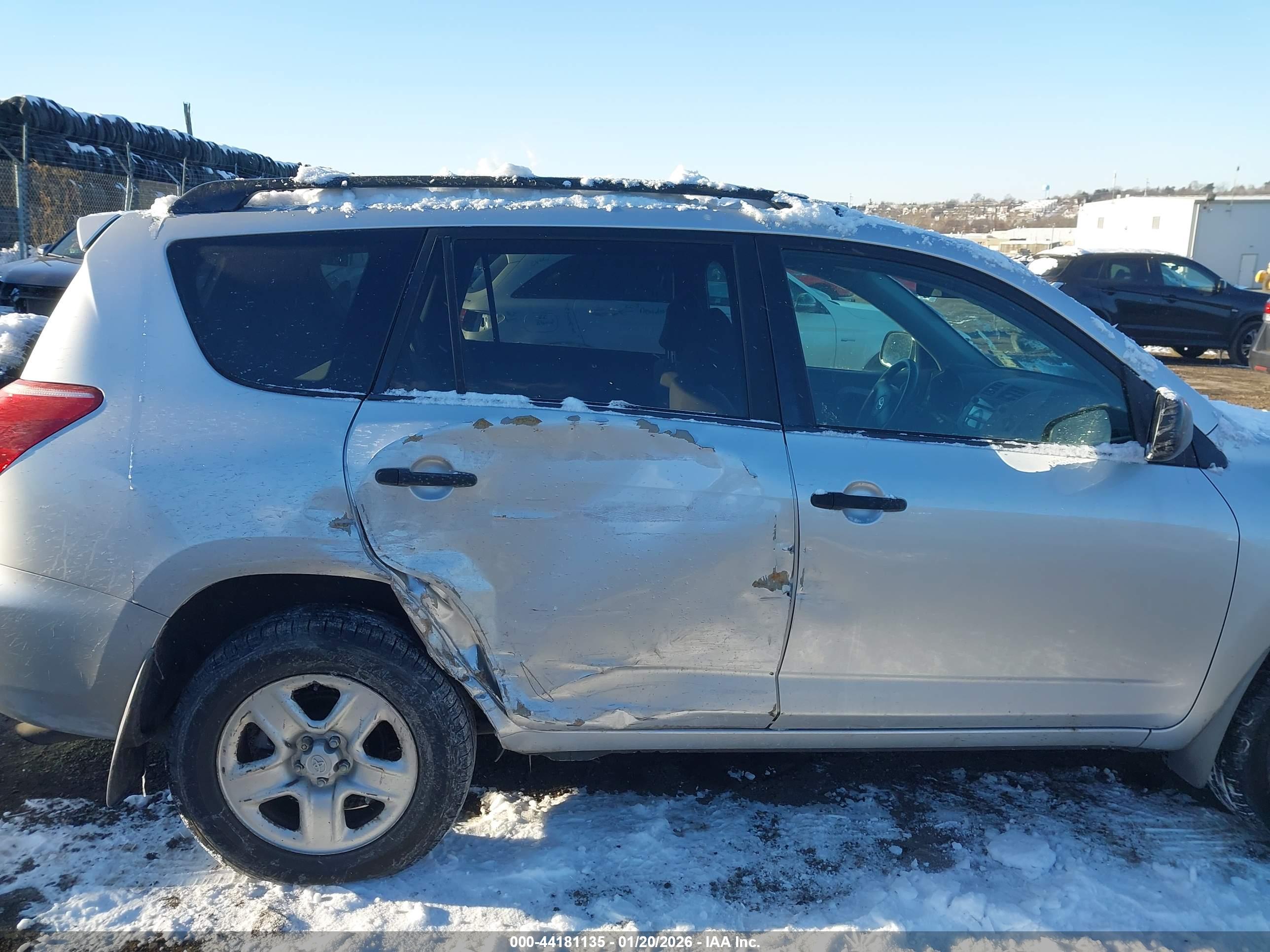 TOYOTA RAV4 image 6