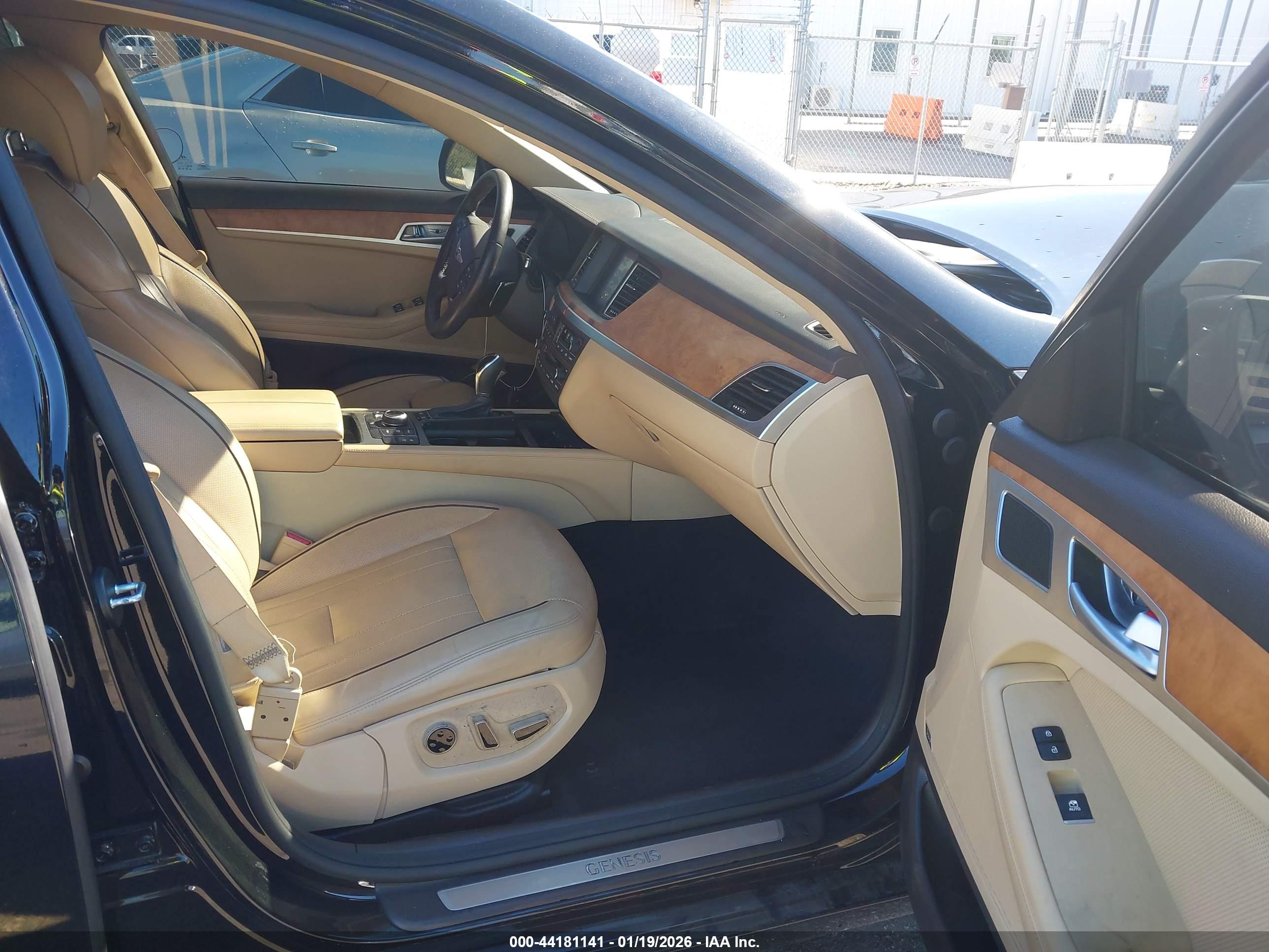 HYUNDAI GENESIS image 5