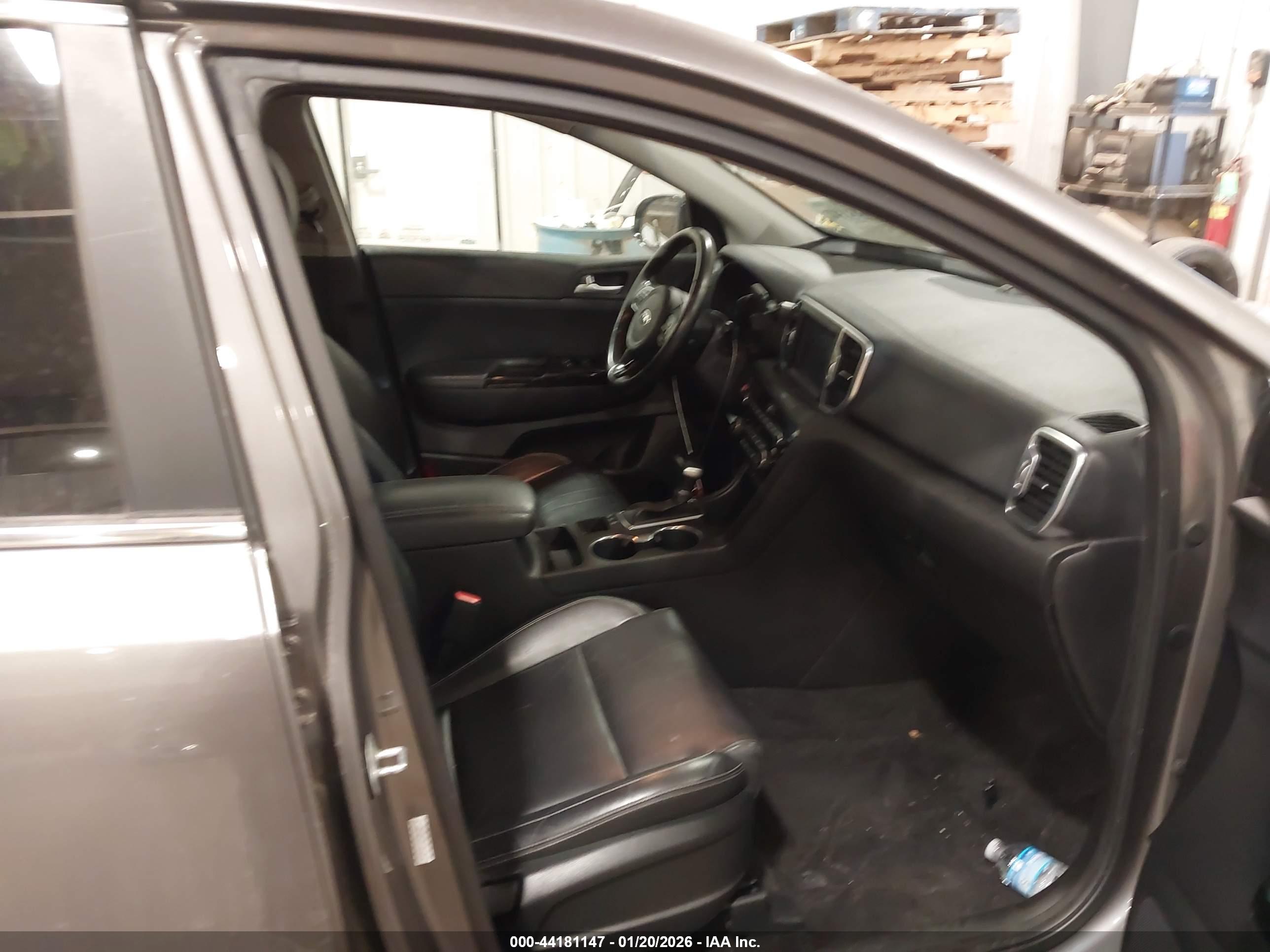 KIA SPORTAGE image 5