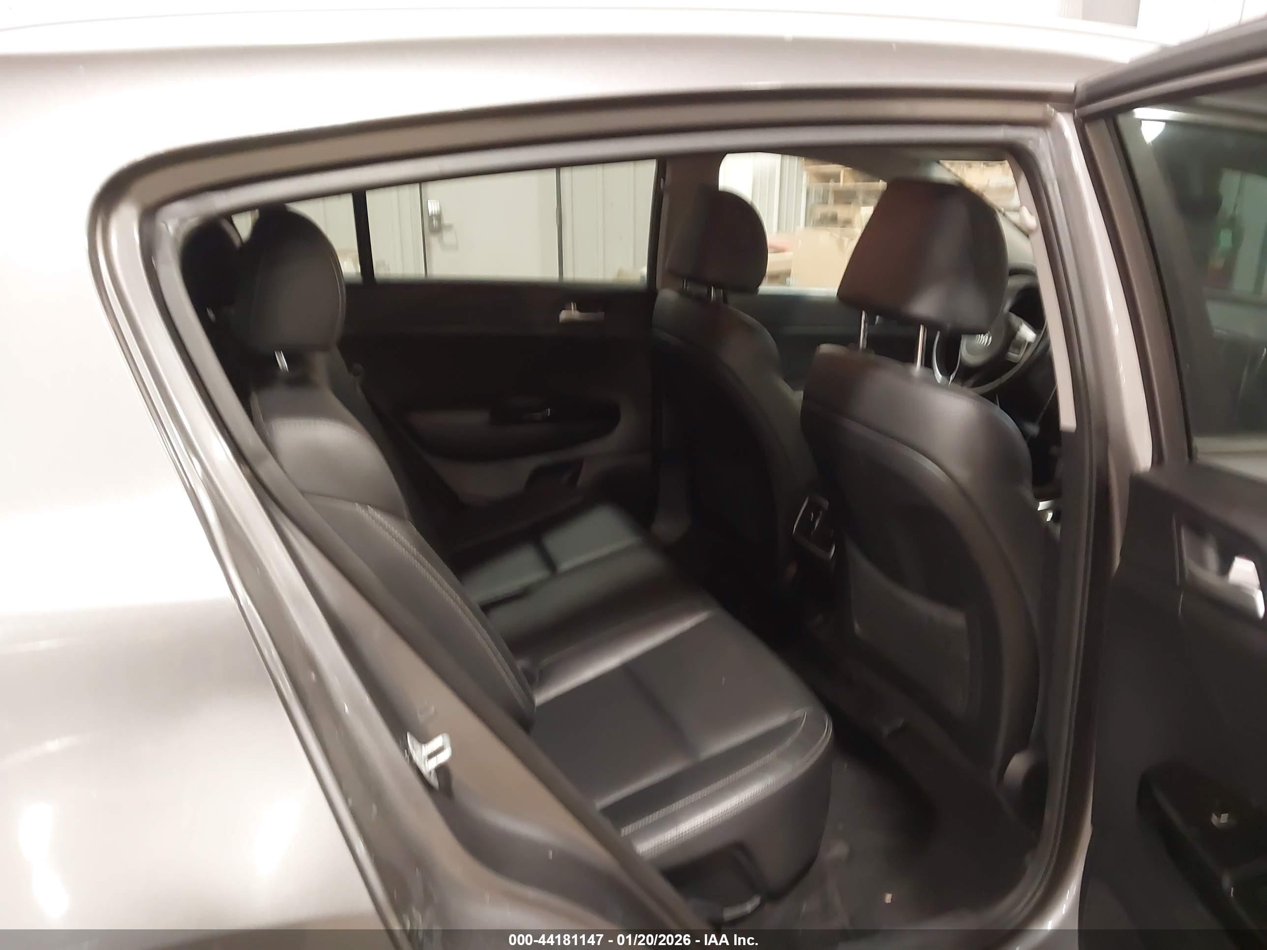 KIA SPORTAGE image 8