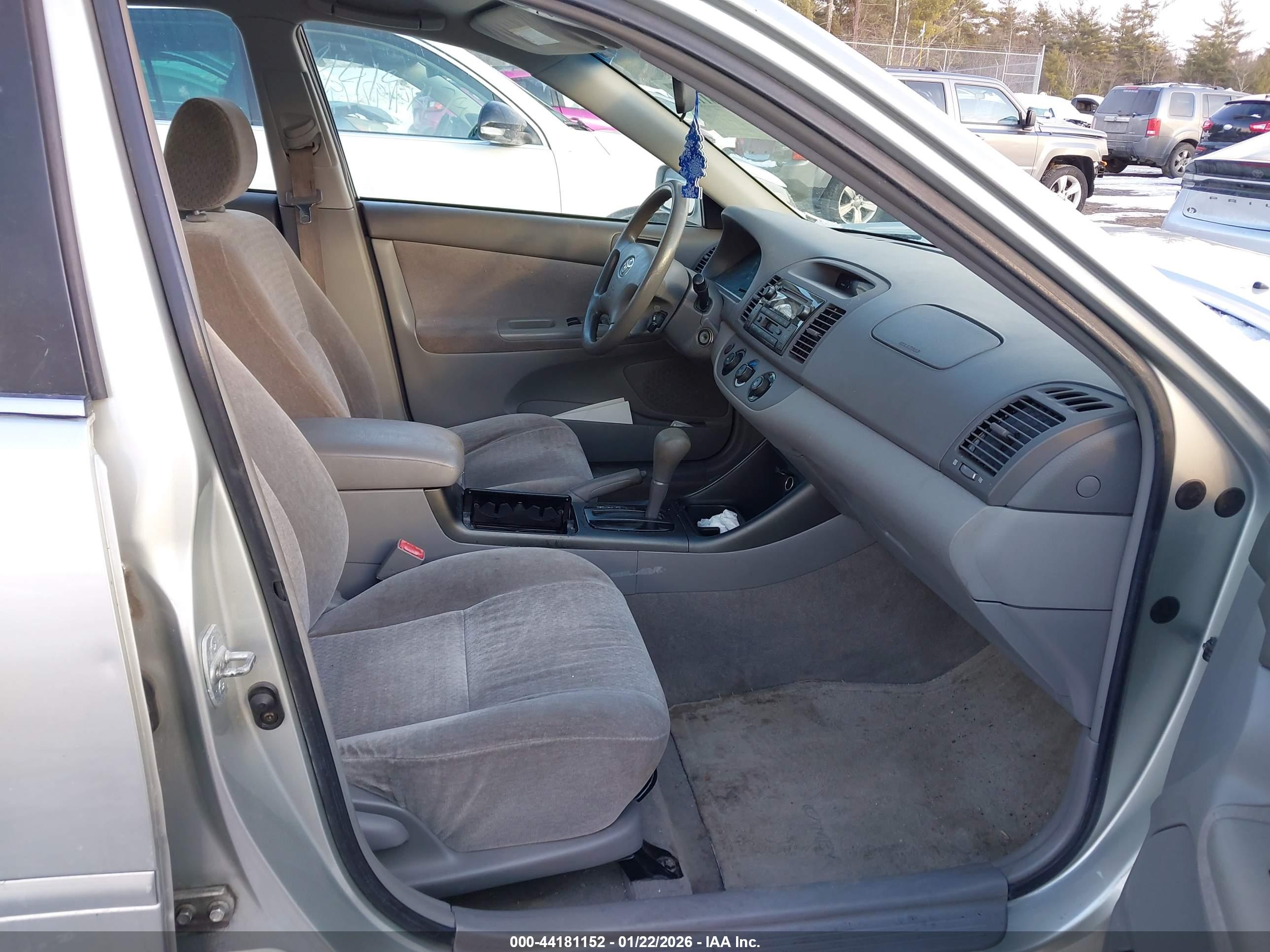 TOYOTA CAMRY image 5
