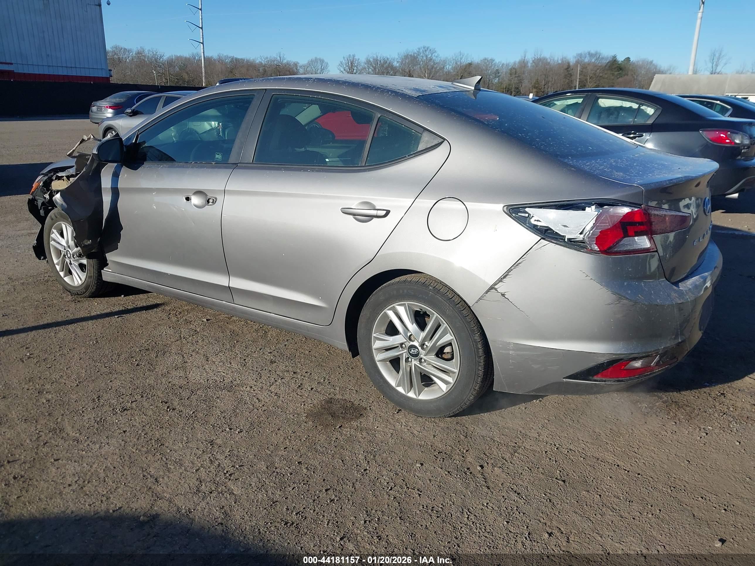 HYUNDAI ELANTRA image 3