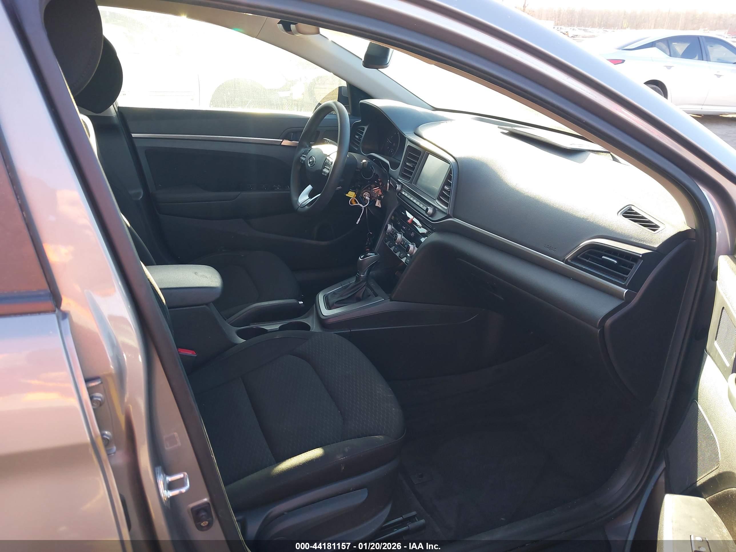 HYUNDAI ELANTRA image 5