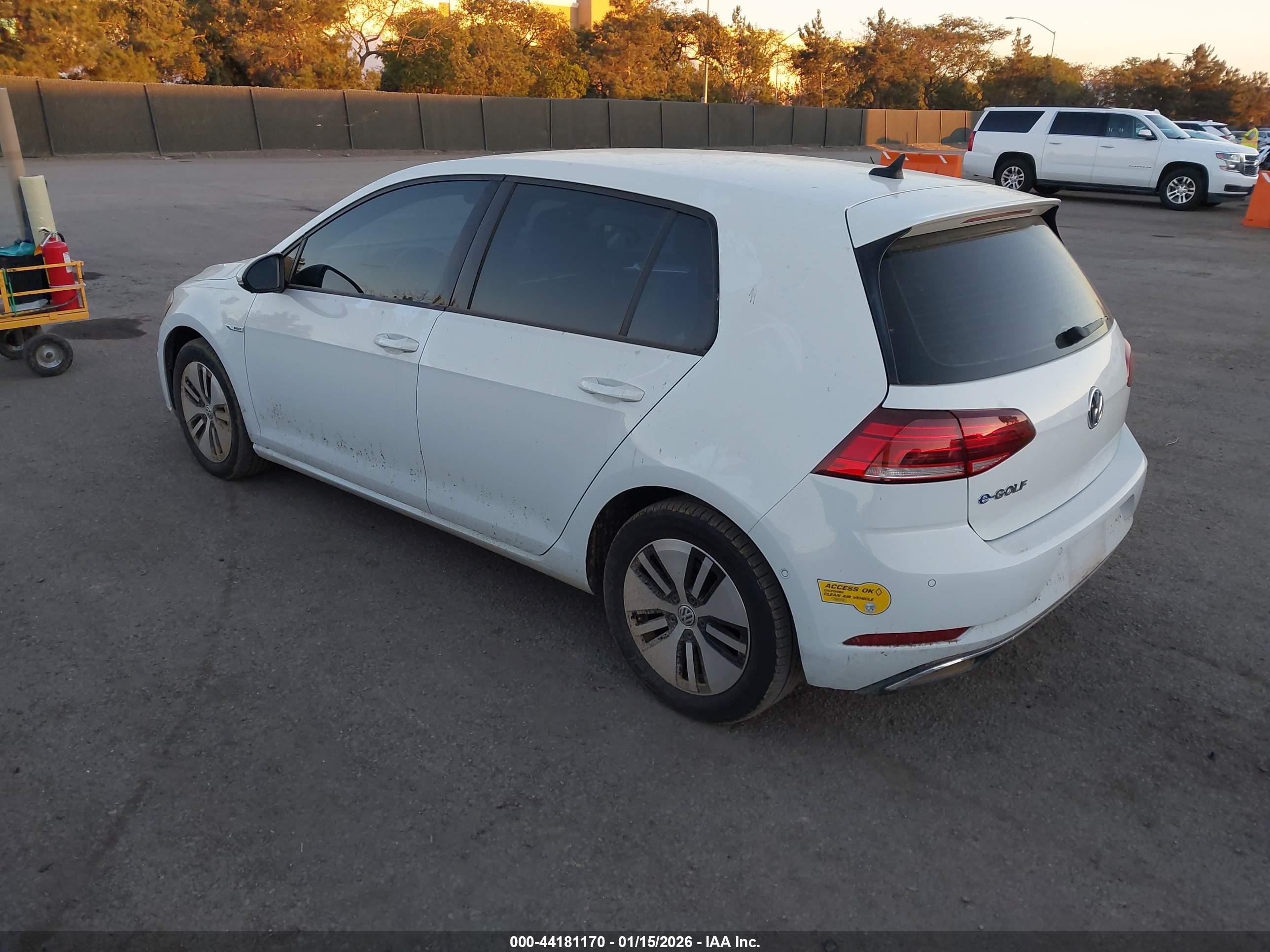 VOLKSWAGEN E-GOLF image 3