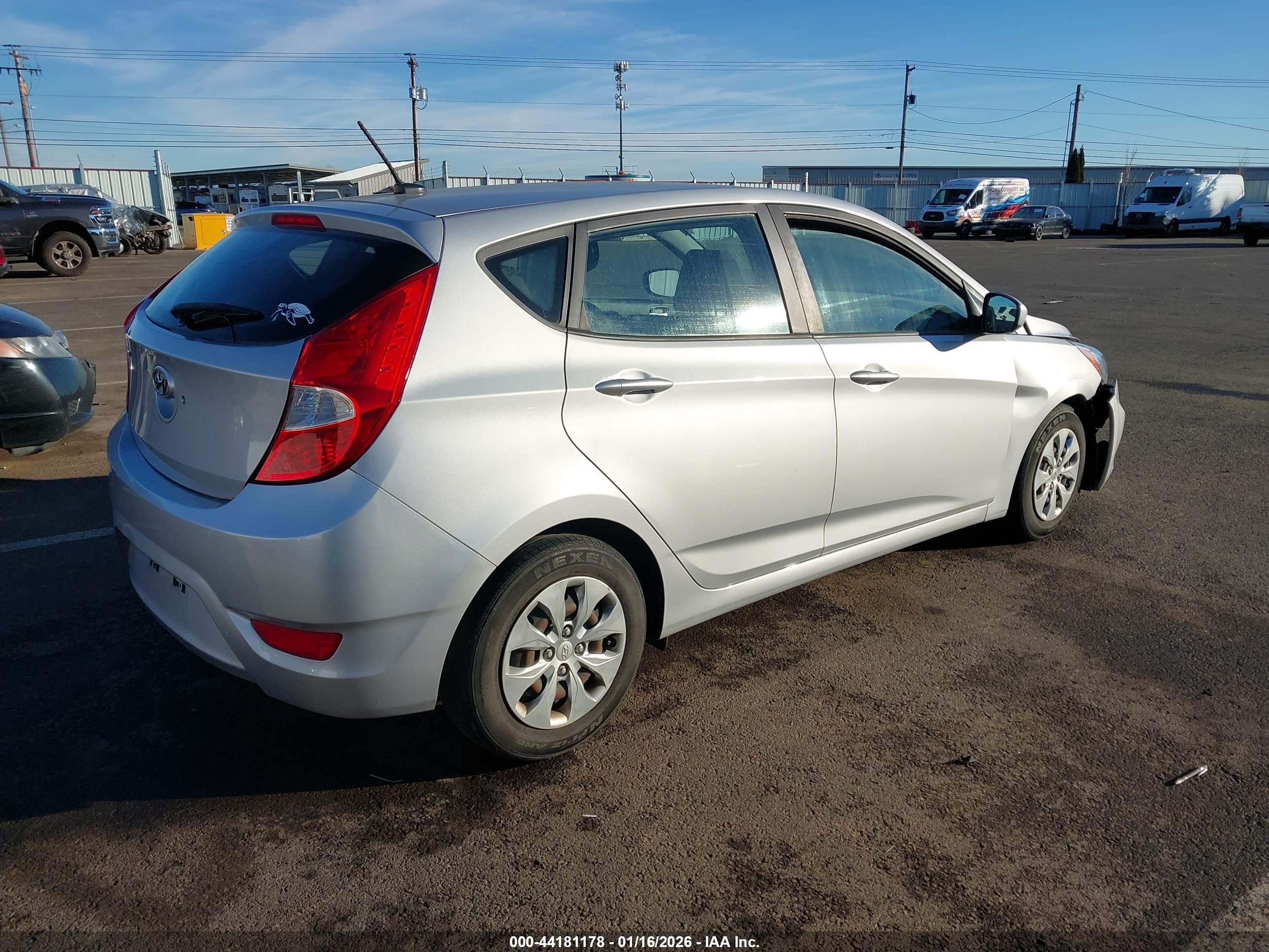 HYUNDAI ACCENT image 4
