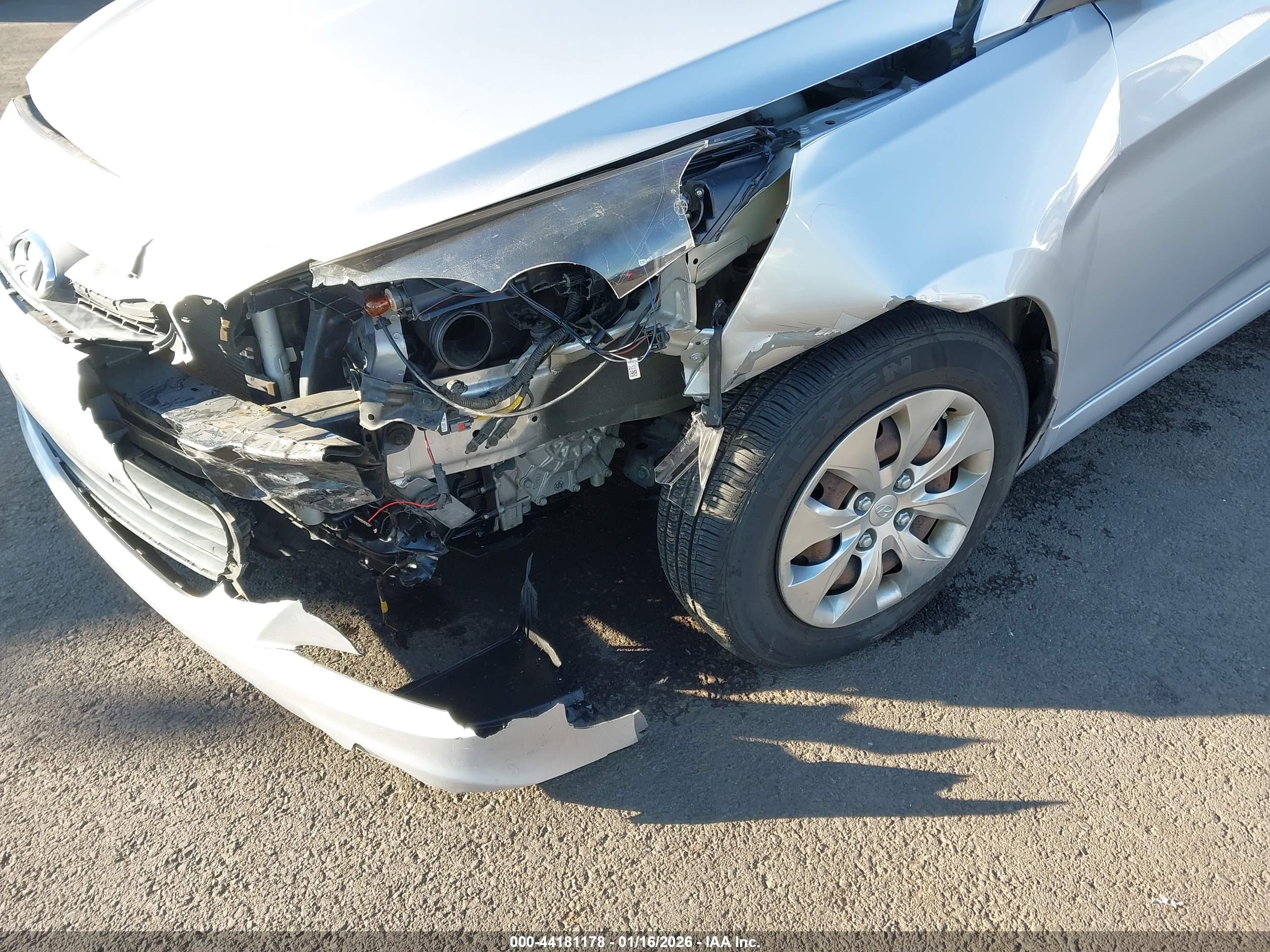 HYUNDAI ACCENT image 6