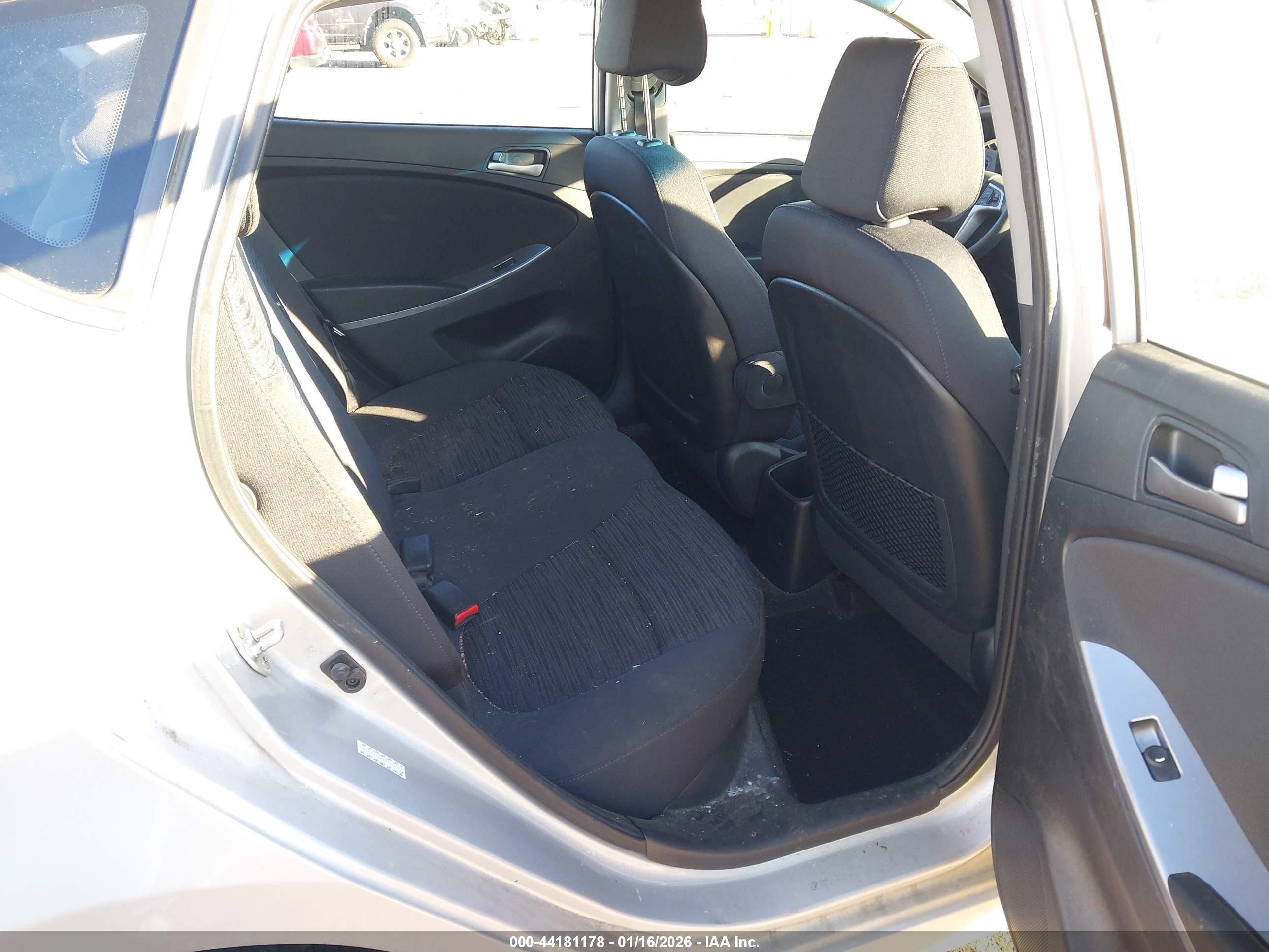 HYUNDAI ACCENT image 8
