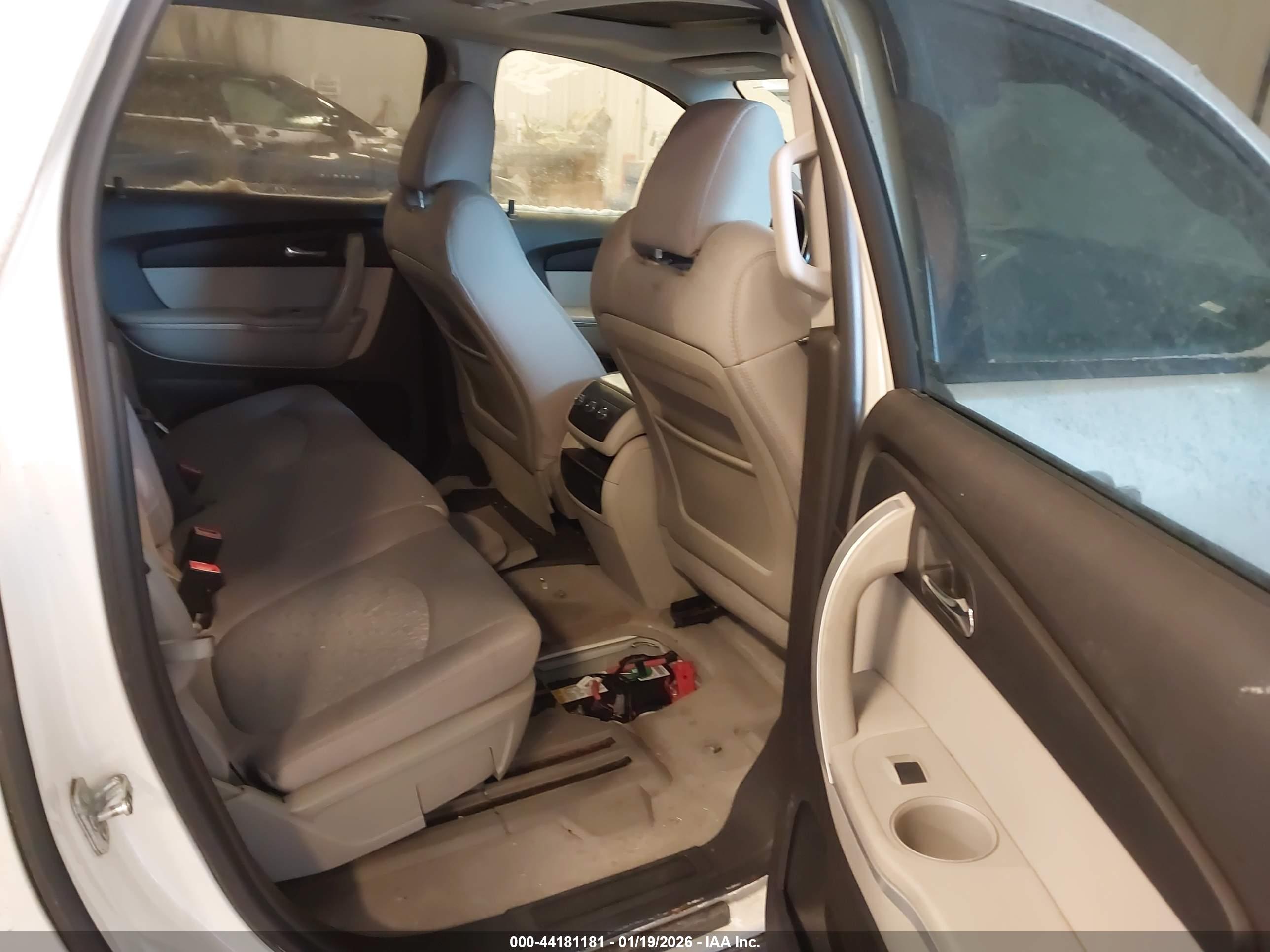 GMC ACADIA image 8