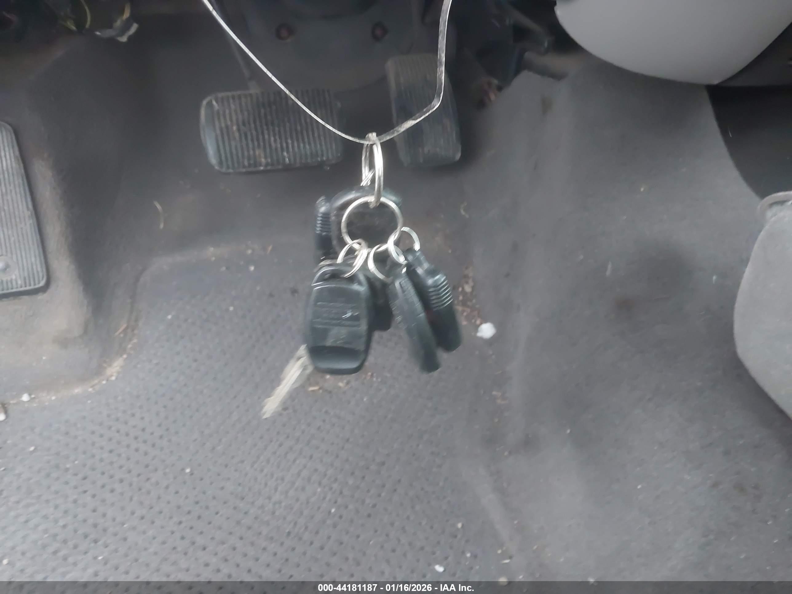 FORD TAURUS image 11