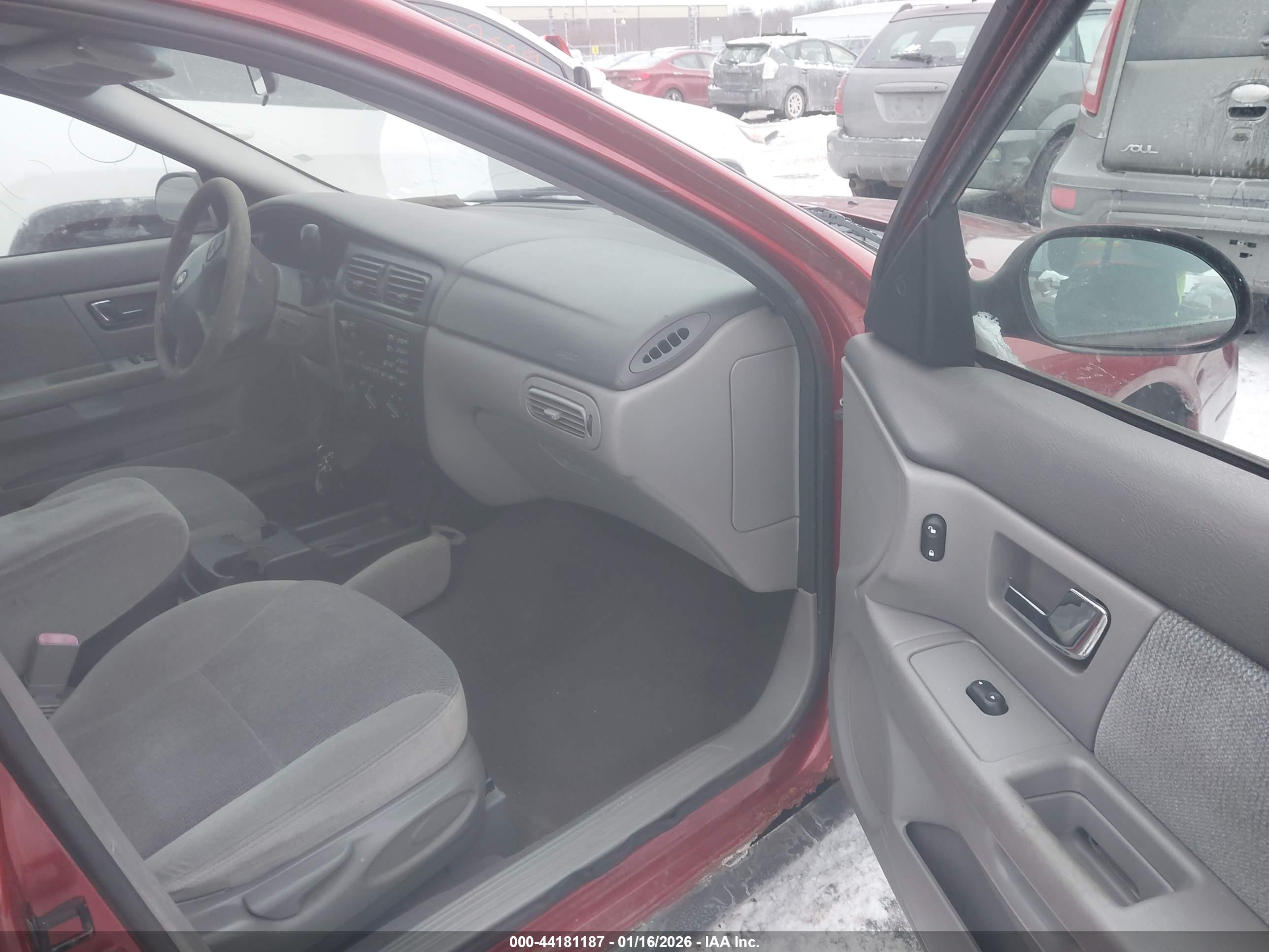 FORD TAURUS image 5