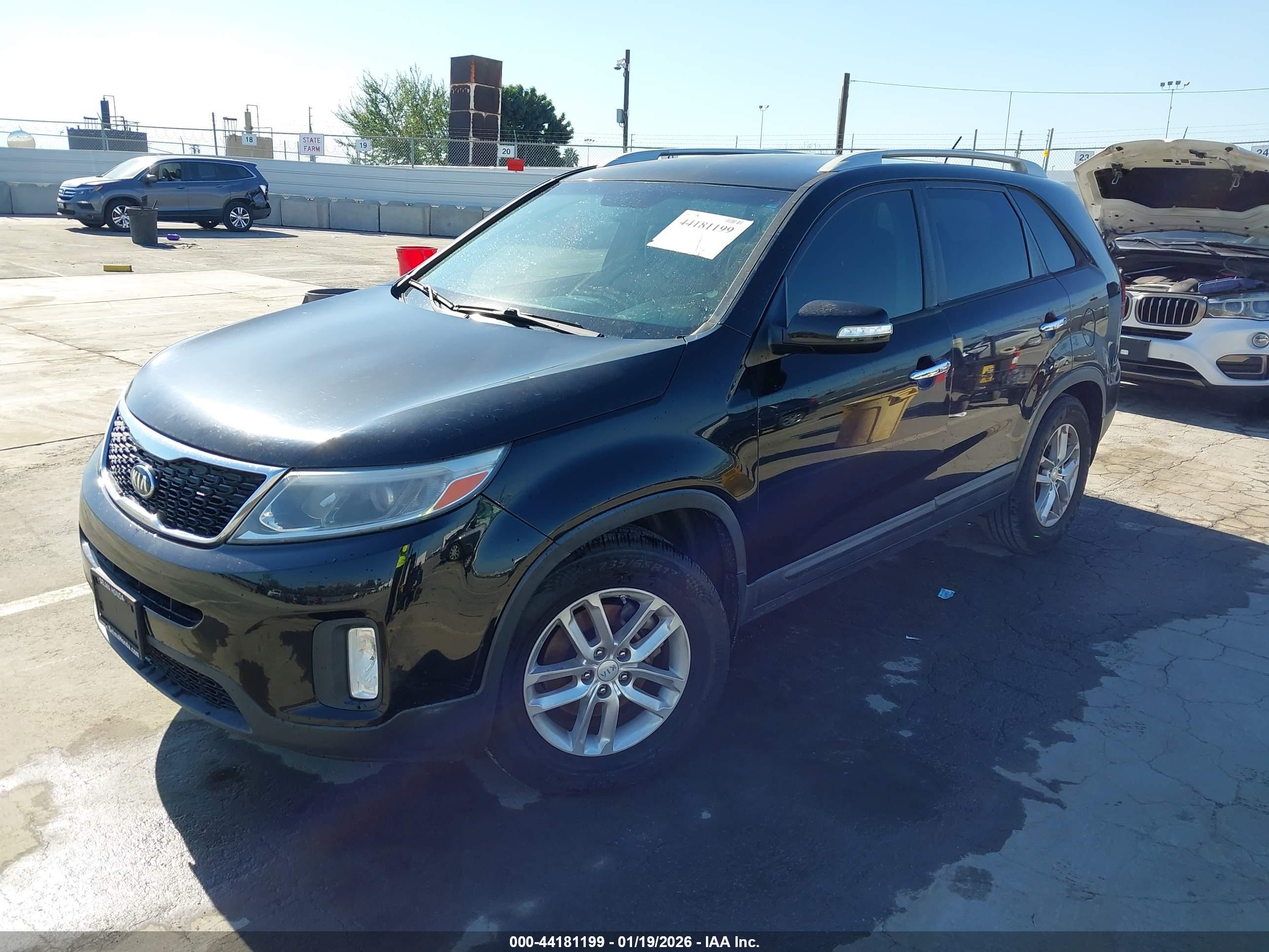 KIA SORENTO image 2