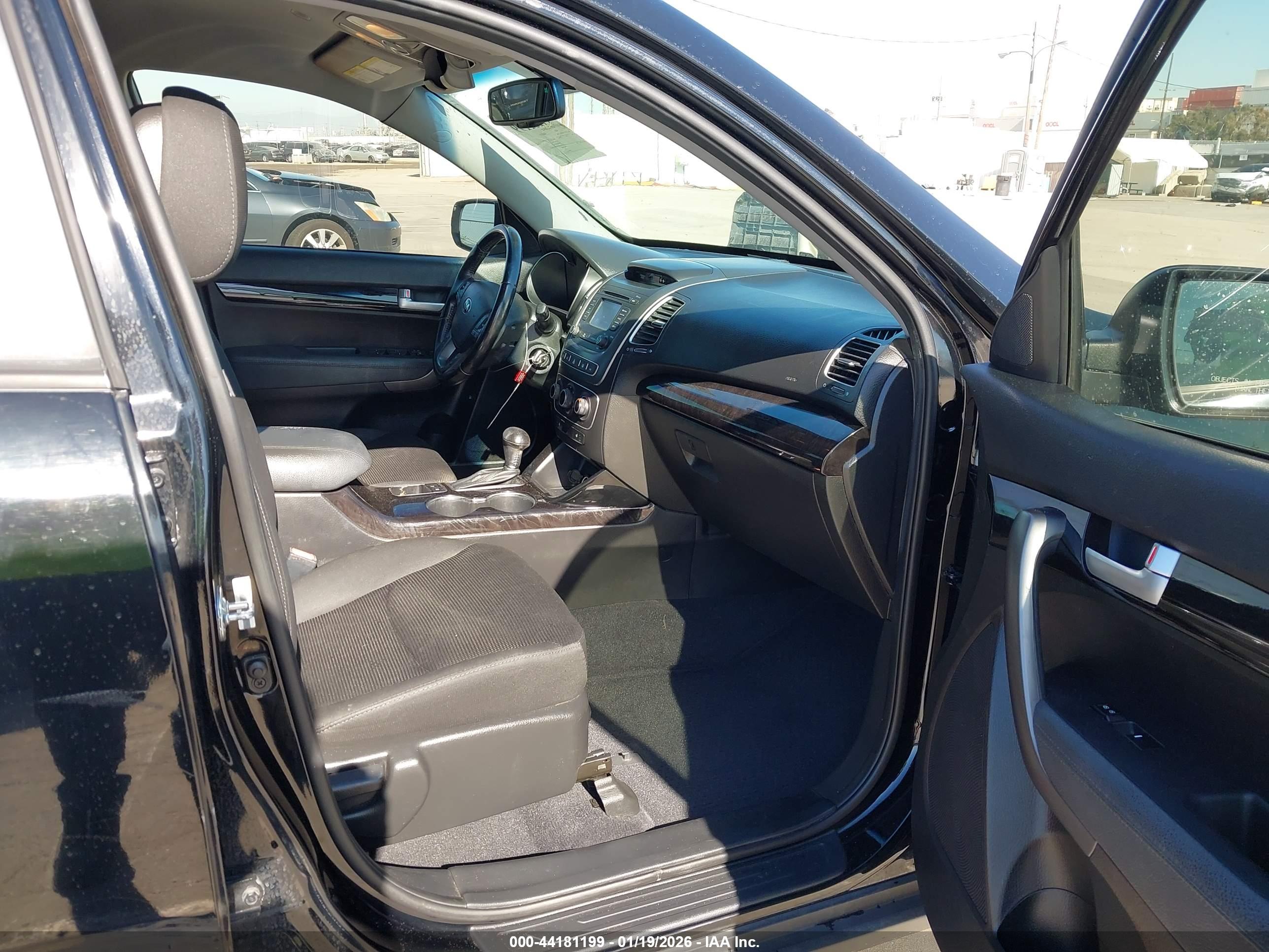 KIA SORENTO image 5