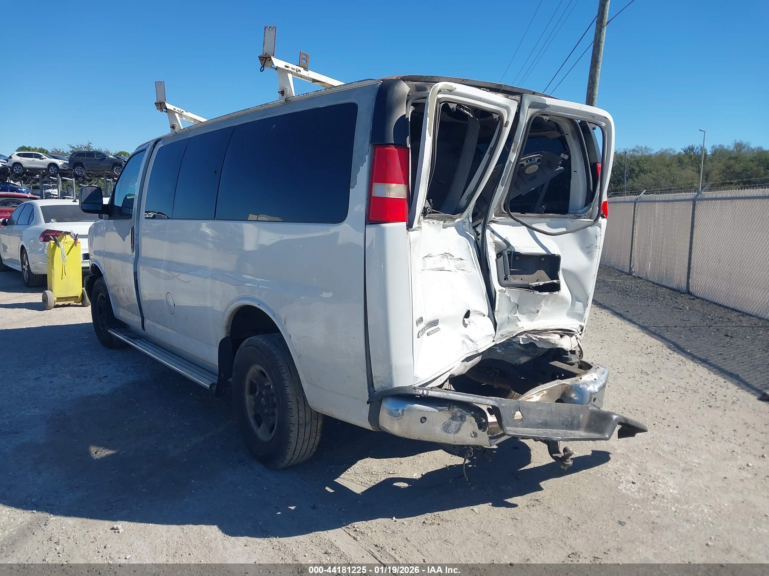 CHEVROLET EXPRESS image 3