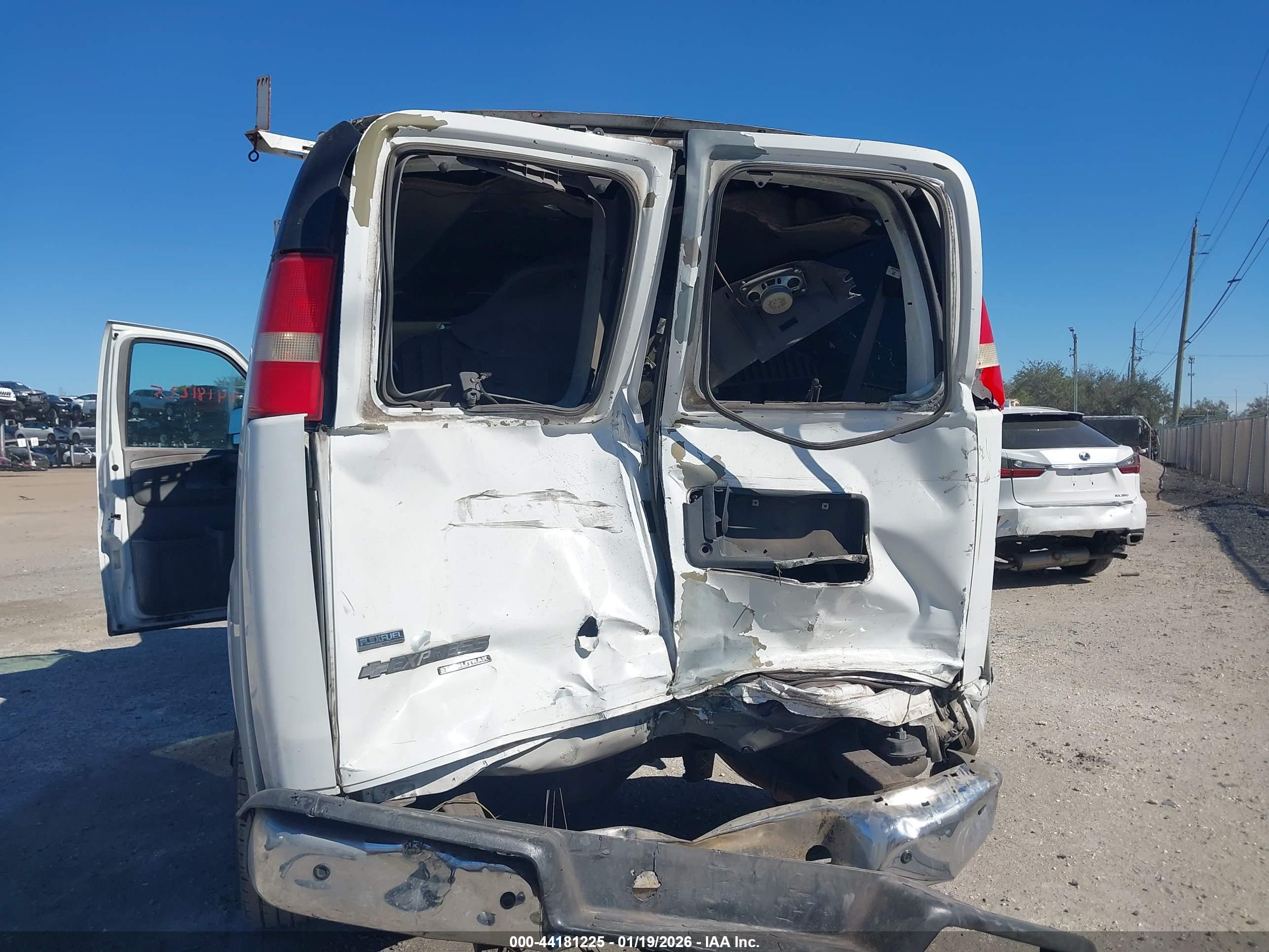 CHEVROLET EXPRESS image 6
