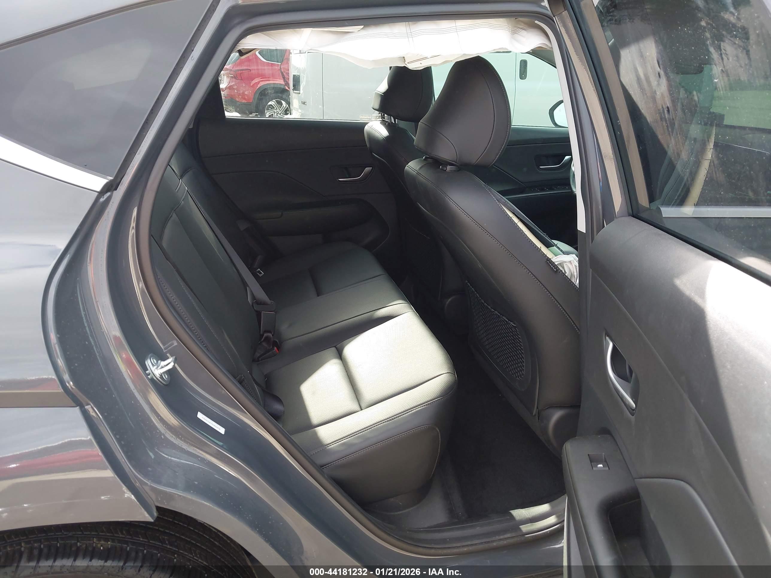HYUNDAI KONA image 8